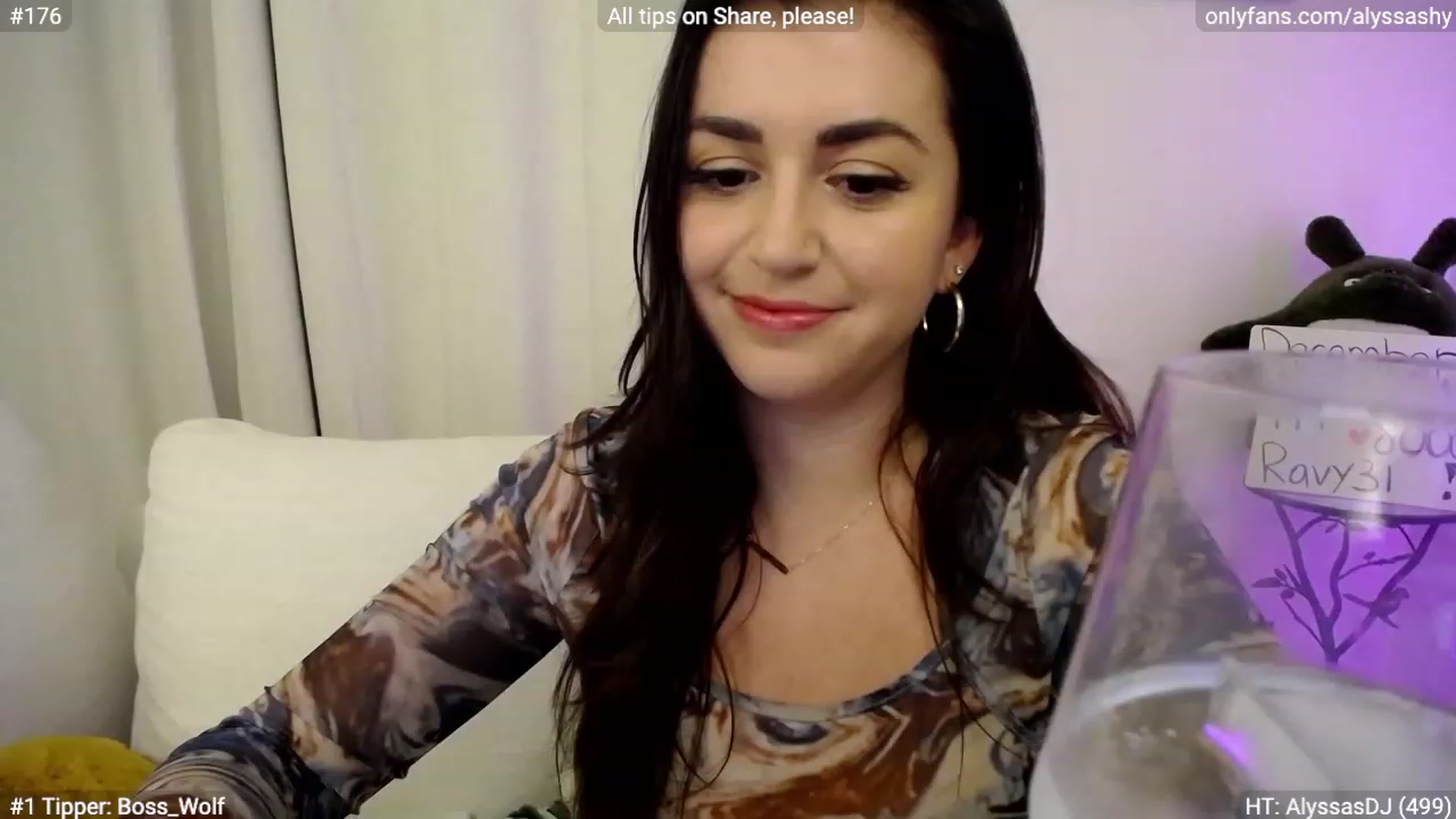 Gallery image thumbnail from AlyssaShy's myfreecams stream on, 12/08/2023, 24:32 image 14 of 20