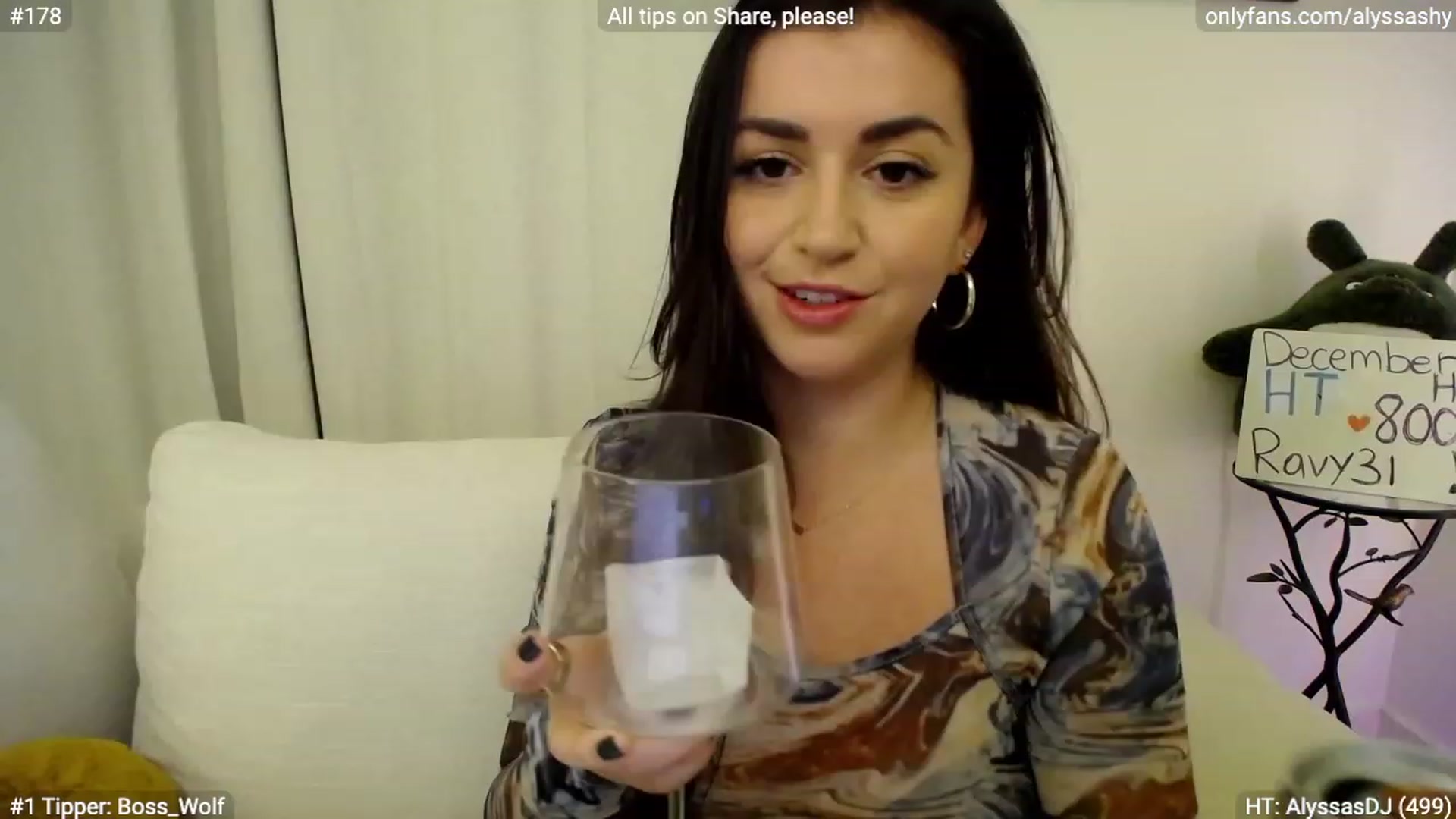 Gallery image thumbnail from AlyssaShy's myfreecams stream on, 12/08/2023, 24:32 image 6 of 20