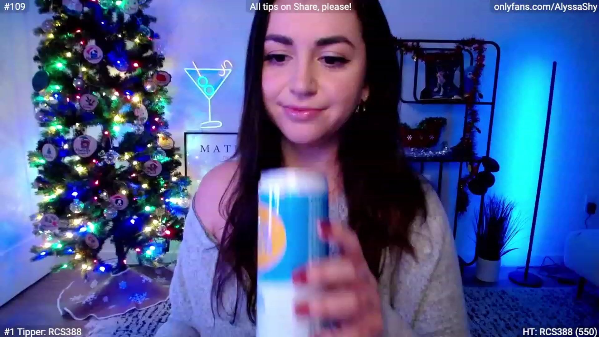 Gallery image thumbnail from AlyssaShy's myfreecams stream on, 12/31/2023, 01:41 image 1 of 20