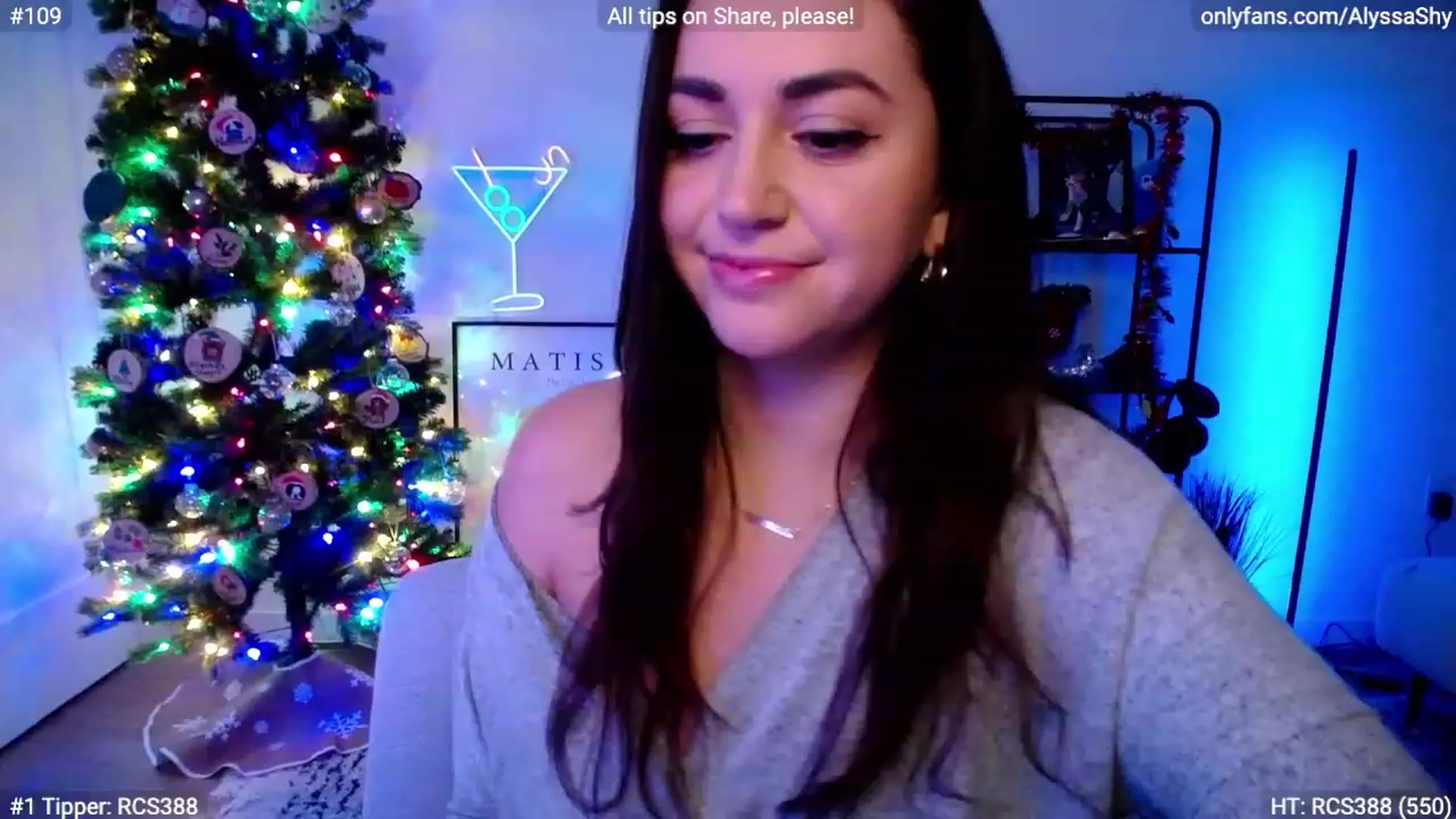 Gallery image thumbnail from AlyssaShy's myfreecams stream on, 12/31/2023, 01:41 image 18 of 20
