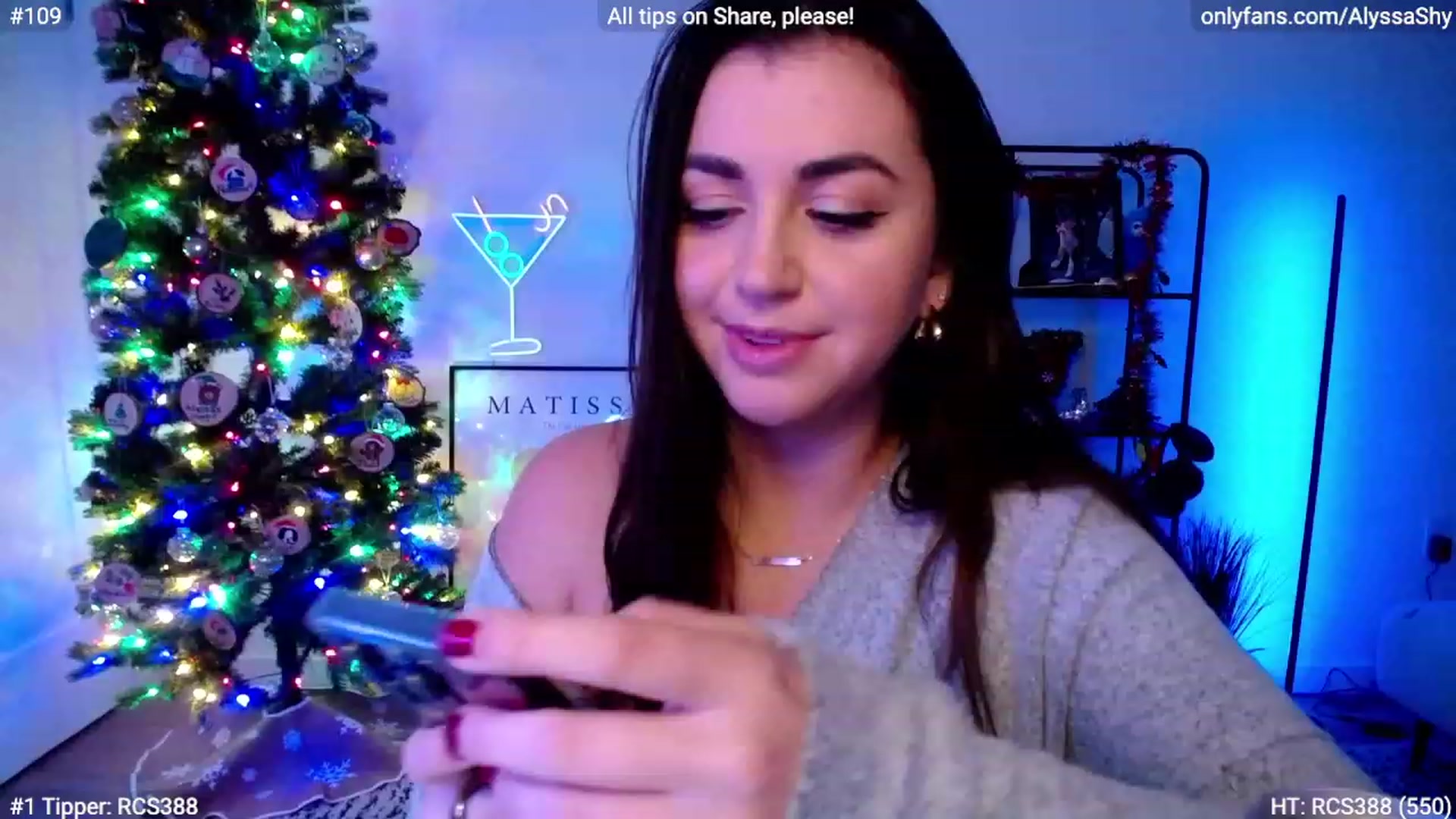Gallery image thumbnail from AlyssaShy's myfreecams stream on, 12/31/2023, 01:41 image 10 of 20