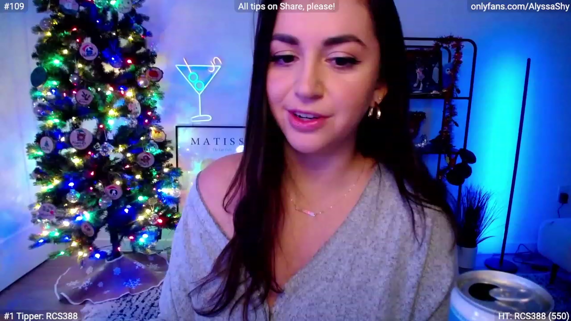 Gallery image thumbnail from AlyssaShy's myfreecams stream on, 12/31/2023, 01:41 image 6 of 20