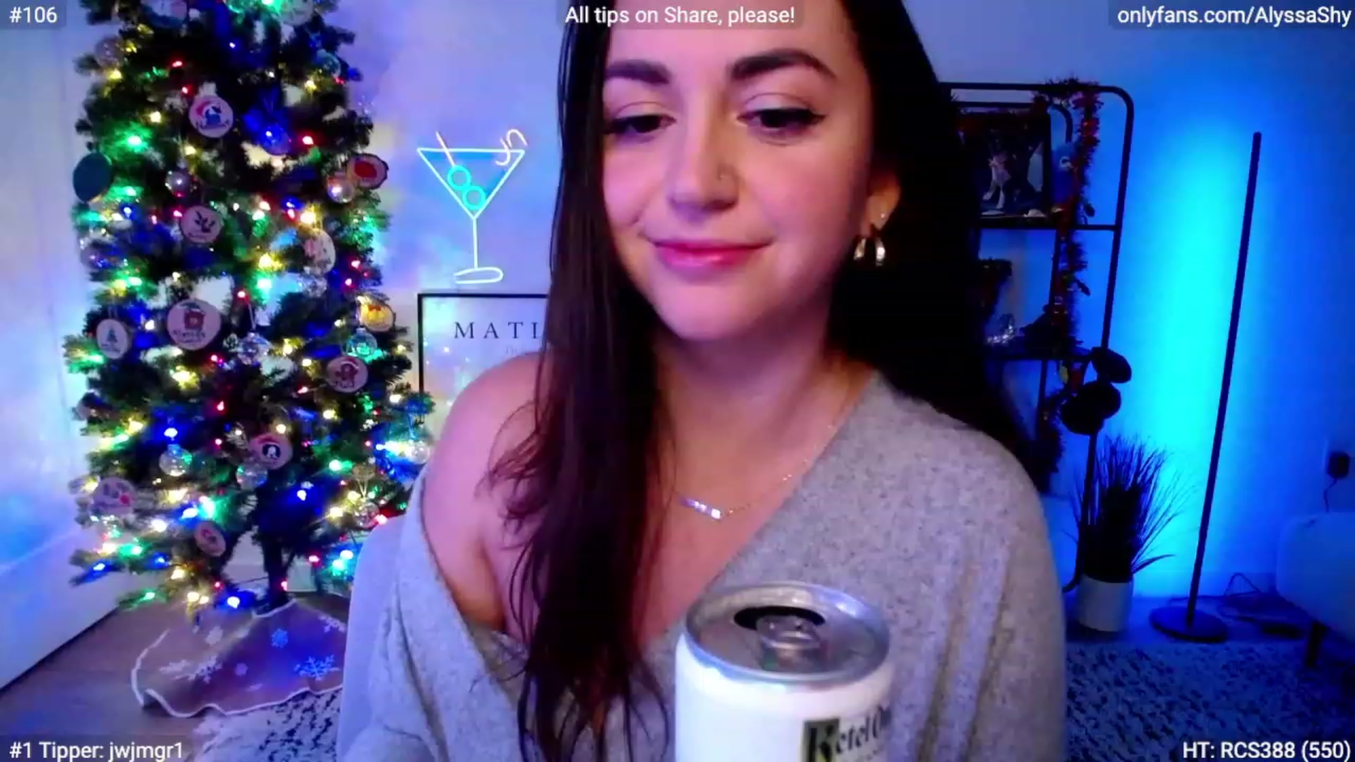 Gallery image thumbnail from AlyssaShy's myfreecams stream on, 12/31/2023, 04:28 image 15 of 20