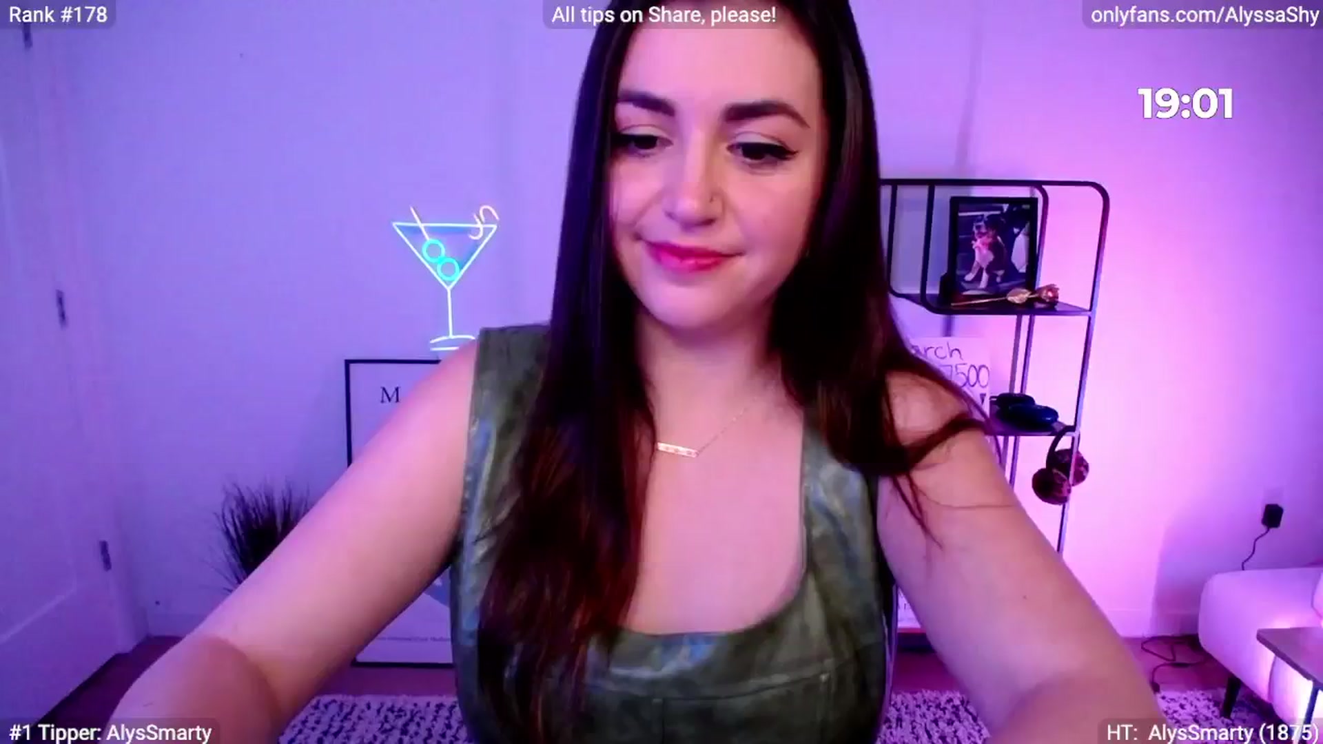 Gallery image thumbnail from AlyssaShy's myfreecams stream on, 03/17/2024, 24:42 image 15 of 20