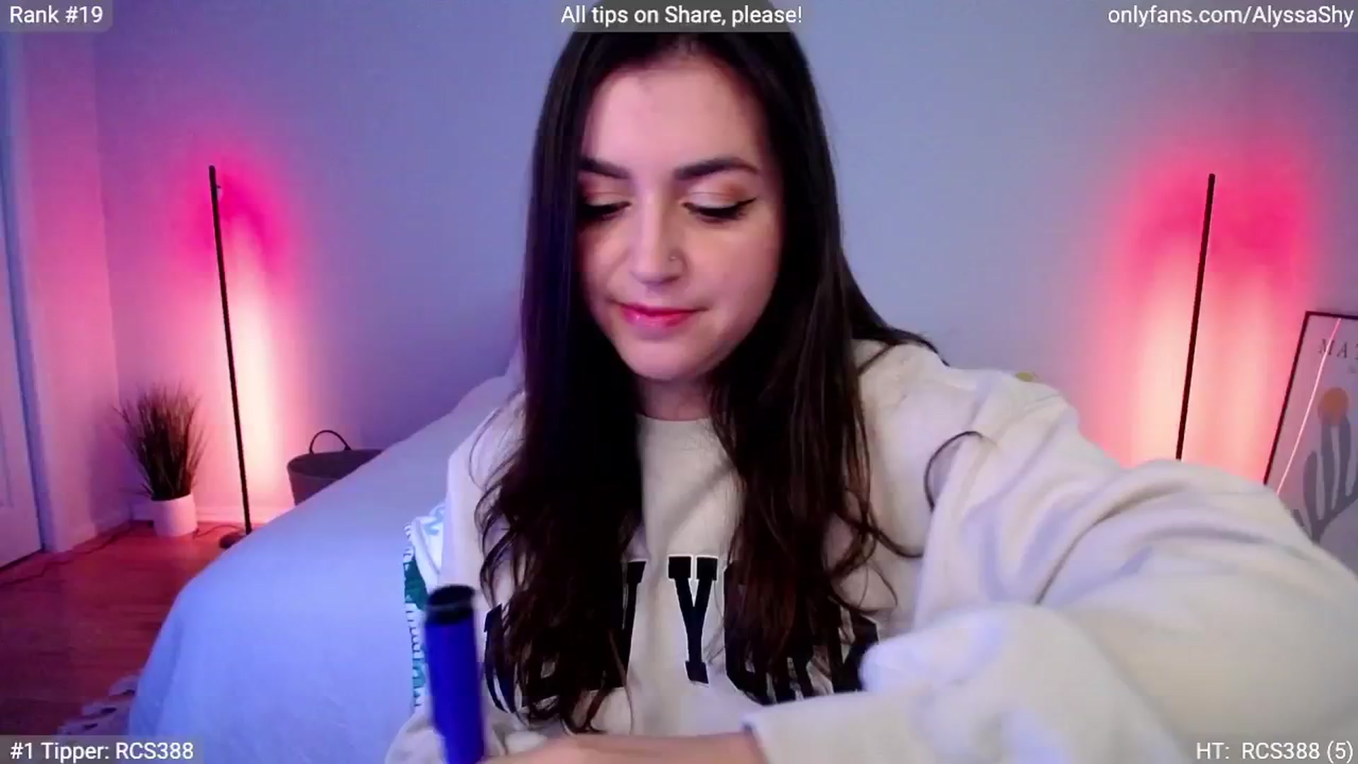 Gallery image thumbnail from AlyssaShy's myfreecams stream on, 05/16/2024, 20:08 image 6 of 20
