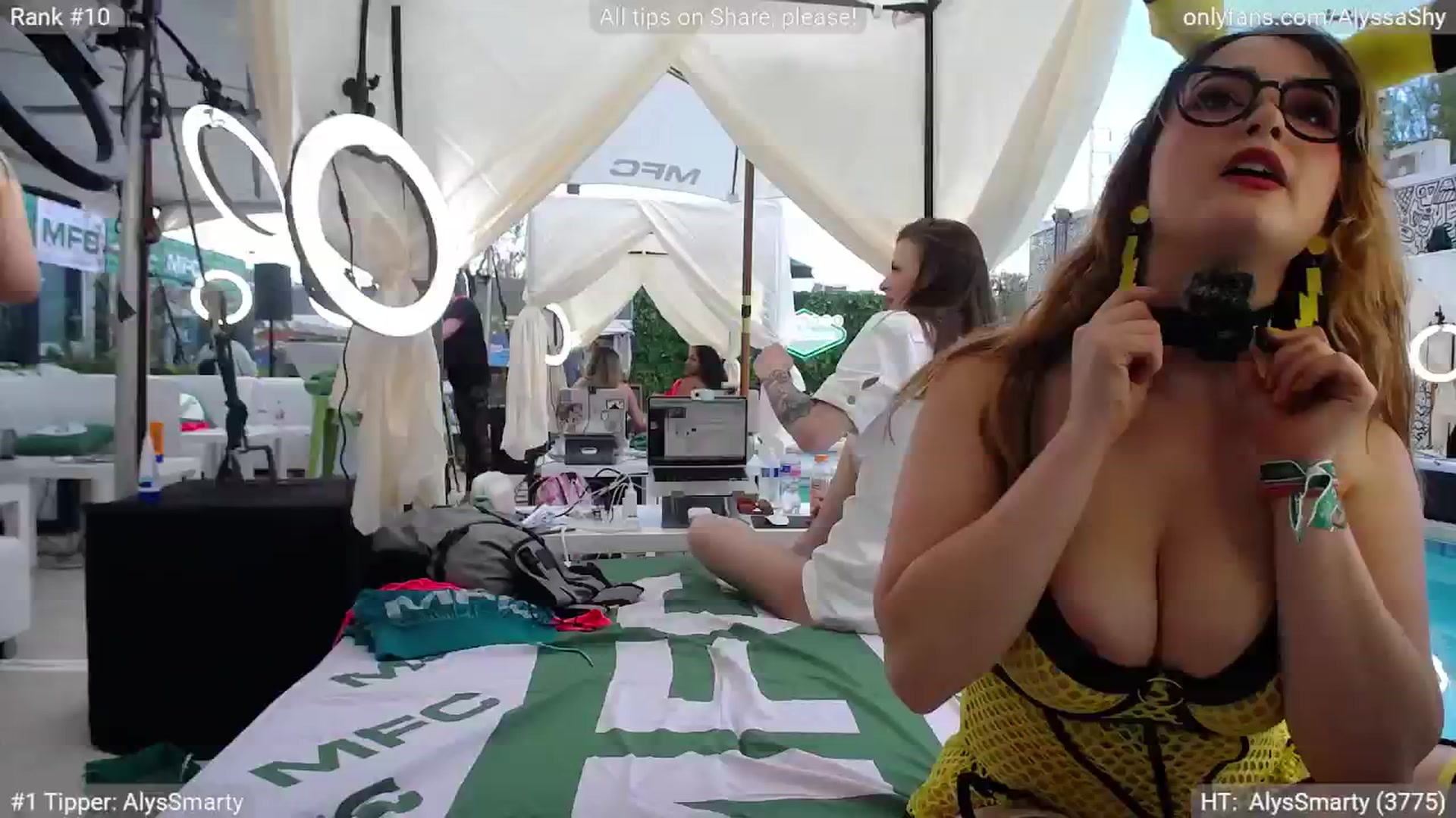 Gallery image thumbnail from AlyssaShy's myfreecams stream on, 05/21/2024, 24:49 image 15 of 20