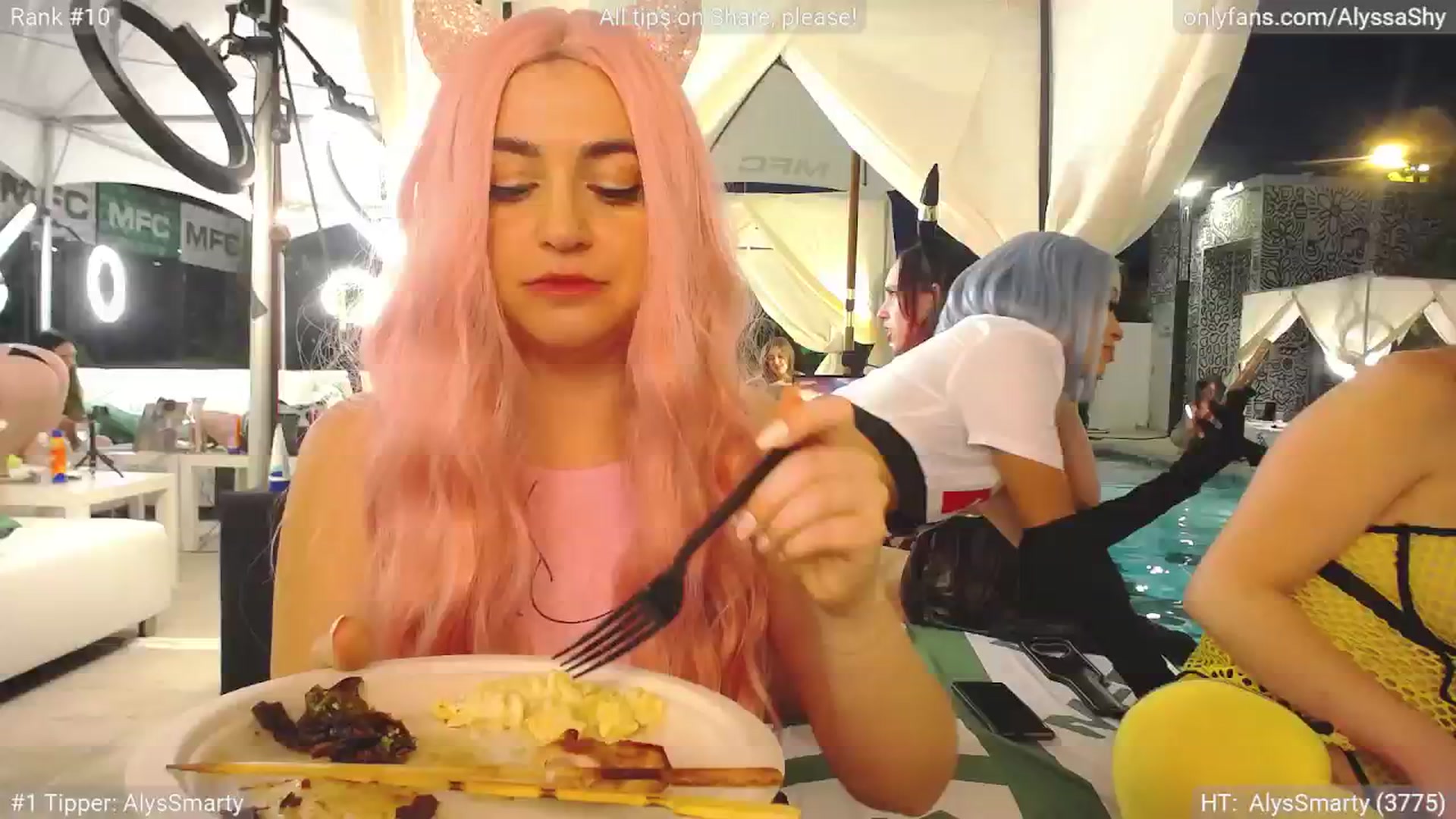 Gallery image thumbnail from AlyssaShy's myfreecams stream on, 05/21/2024, 03:19 image 1 of 20