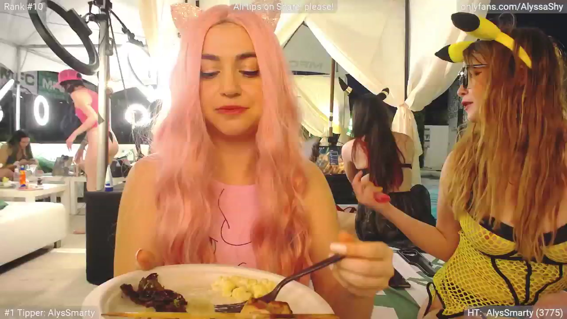 Gallery image thumbnail from AlyssaShy's myfreecams stream on, 05/21/2024, 03:19 image 2 of 20