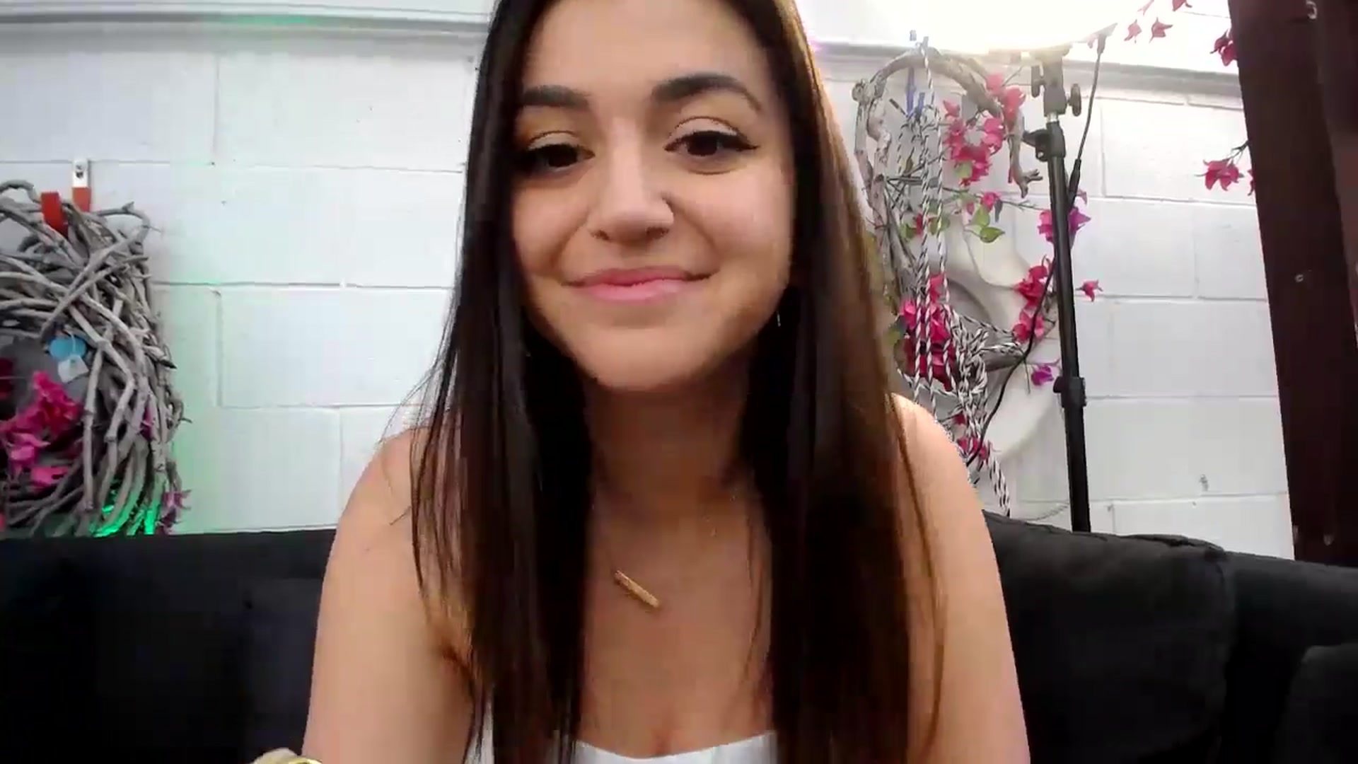 Gallery image thumbnail from AlyssaShy's myfreecams stream on, 05/22/2024, 01:09 image 14 of 20