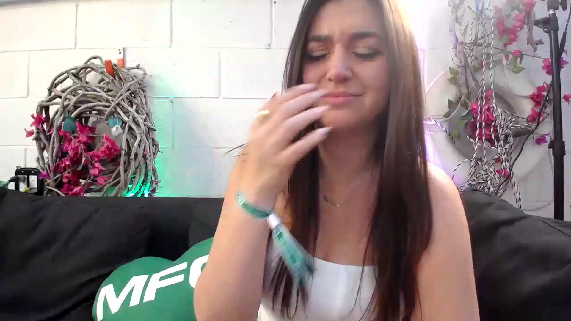 Gallery image thumbnail from AlyssaShy's myfreecams stream on, 05/22/2024, 02:44 image 18 of 20