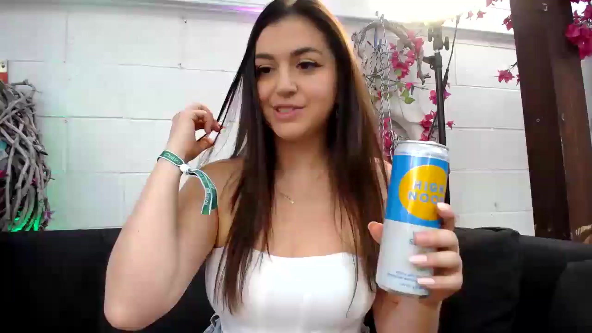 Gallery image thumbnail from AlyssaShy's myfreecams stream on, 05/22/2024, 02:44 image 1 of 20