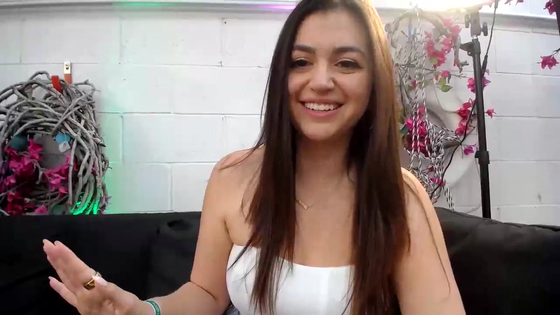 Gallery image thumbnail from AlyssaShy's myfreecams stream on, 05/22/2024, 02:44 image 9 of 20