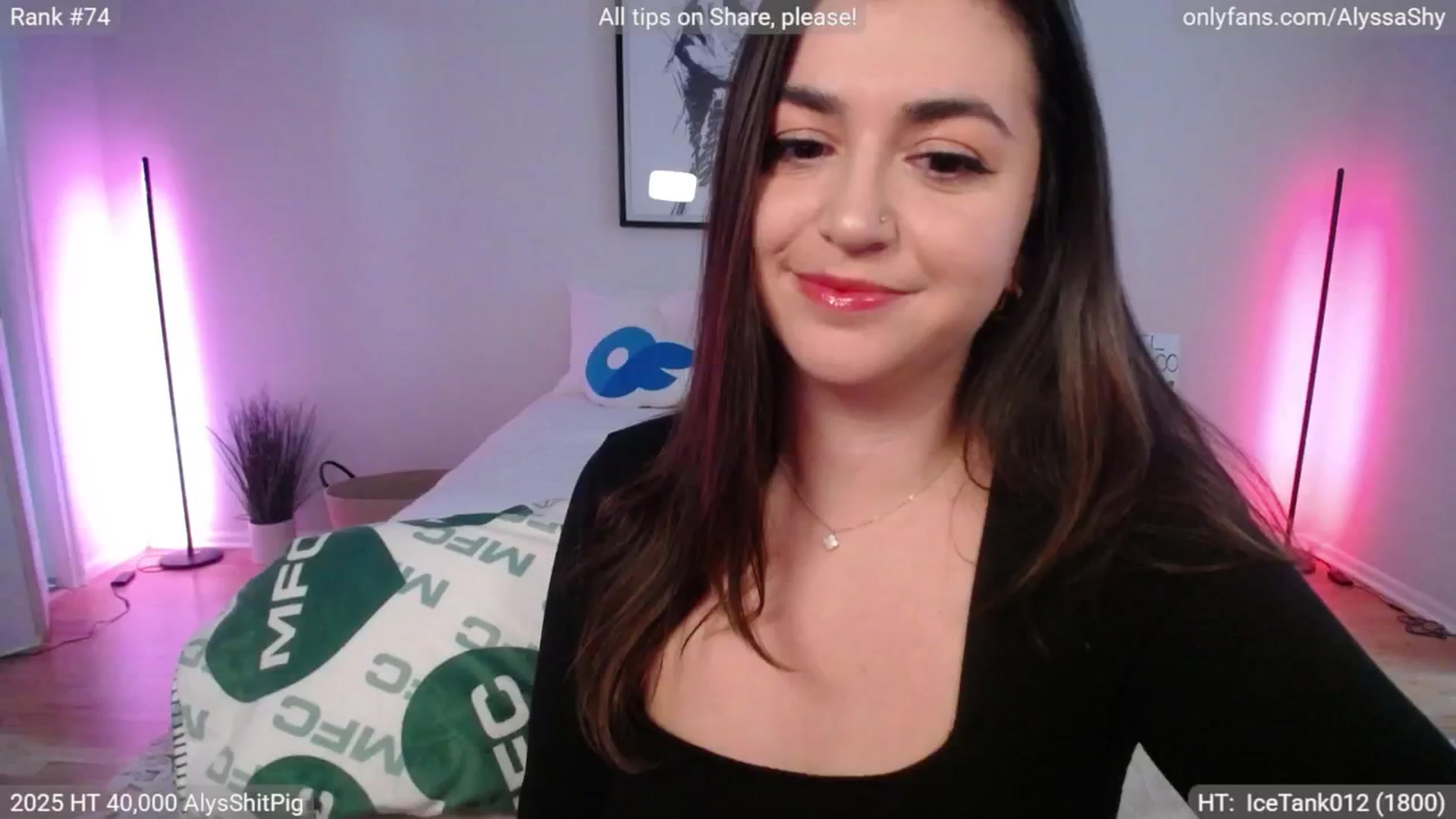 Gallery image thumbnail from AlyssaShy's myfreecams stream on, 04/08/2025, 23:09 image 10 of 20