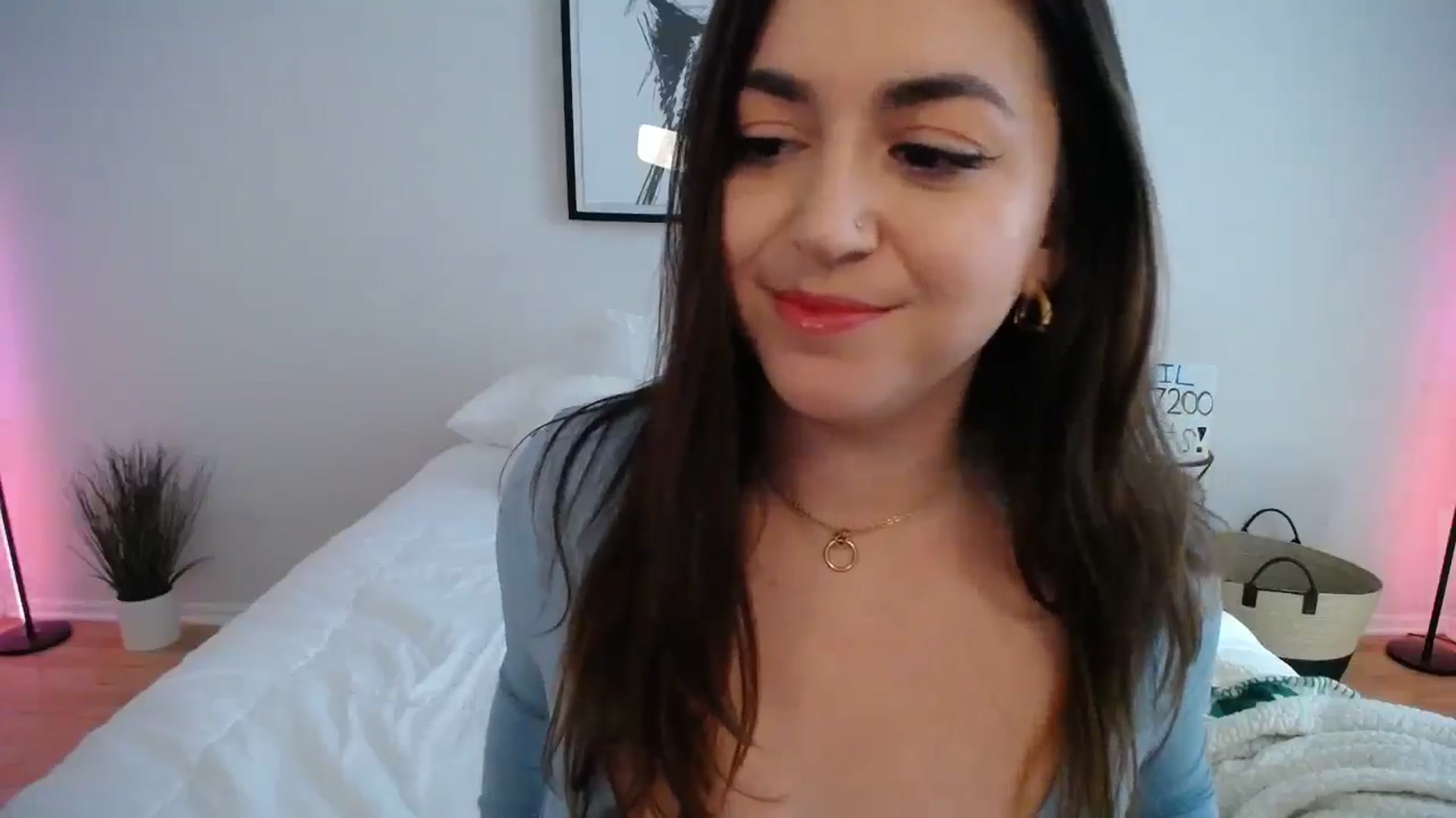 Gallery image thumbnail from AlyssaShy's myfreecams stream on, 04/17/2025, 21:56 image 9 of 20