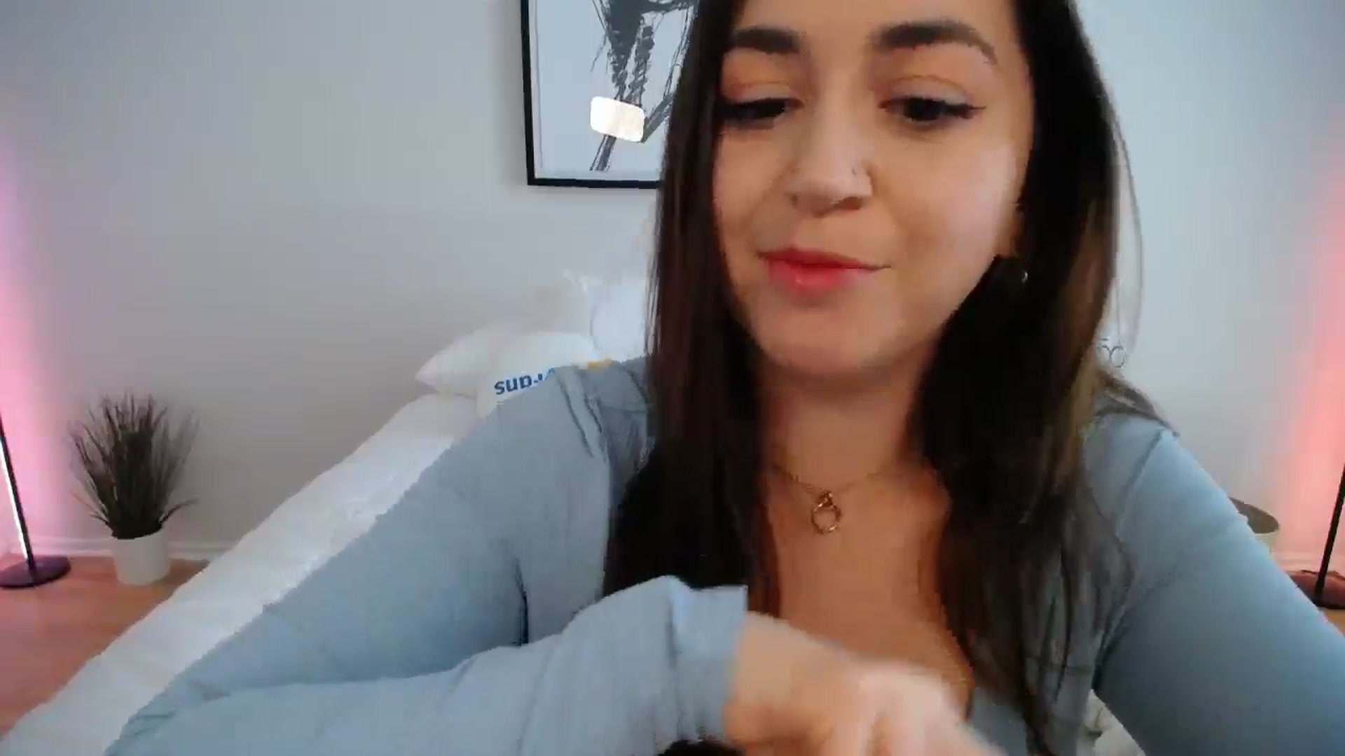 Gallery image thumbnail from AlyssaShy's myfreecams stream on, 04/17/2025, 21:56 image 15 of 20