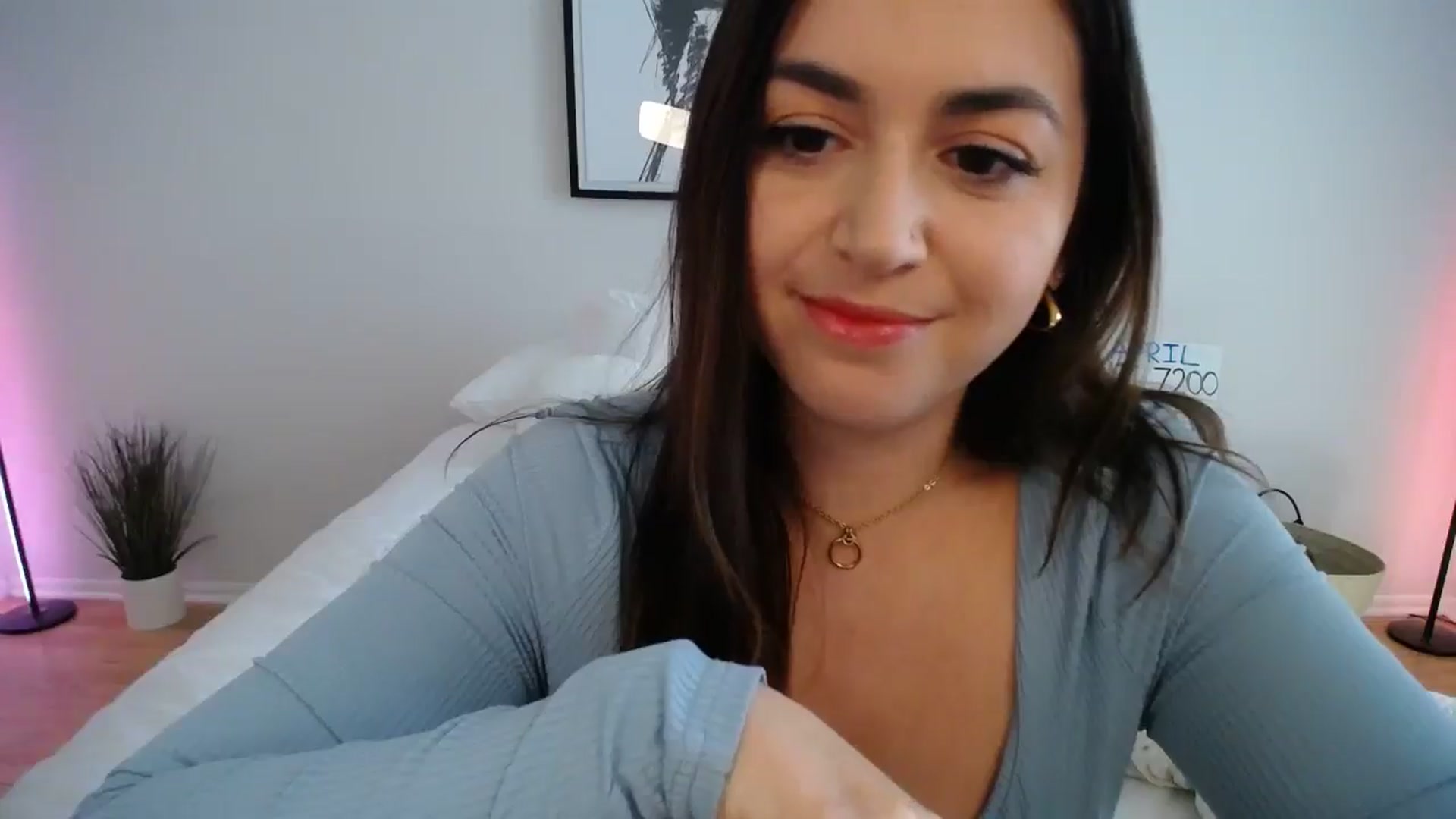 Gallery image thumbnail from AlyssaShy's myfreecams stream on, 04/17/2025, 21:56 image 12 of 20