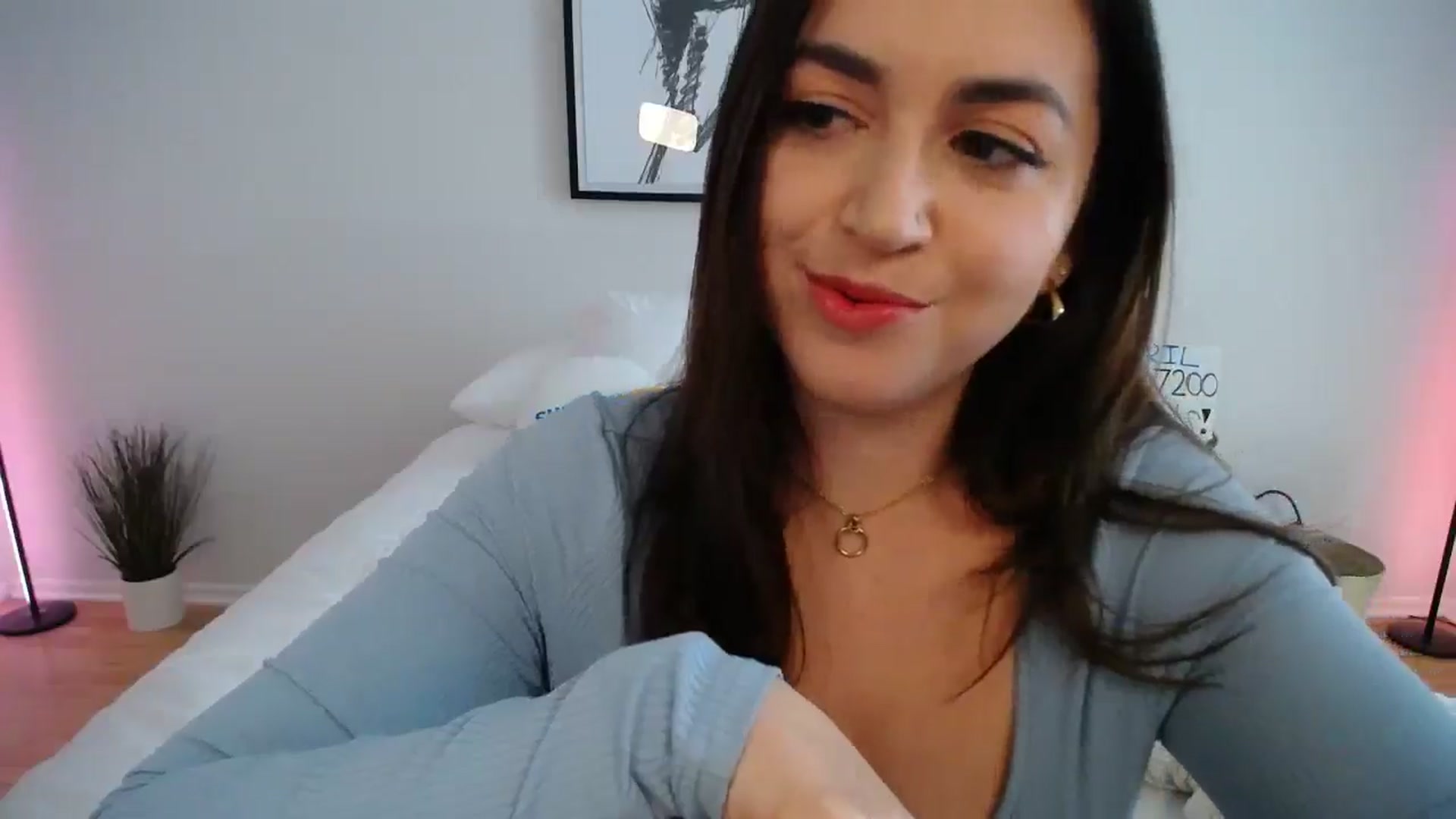 Gallery image thumbnail from AlyssaShy's myfreecams stream on, 04/17/2025, 21:56 image 14 of 20