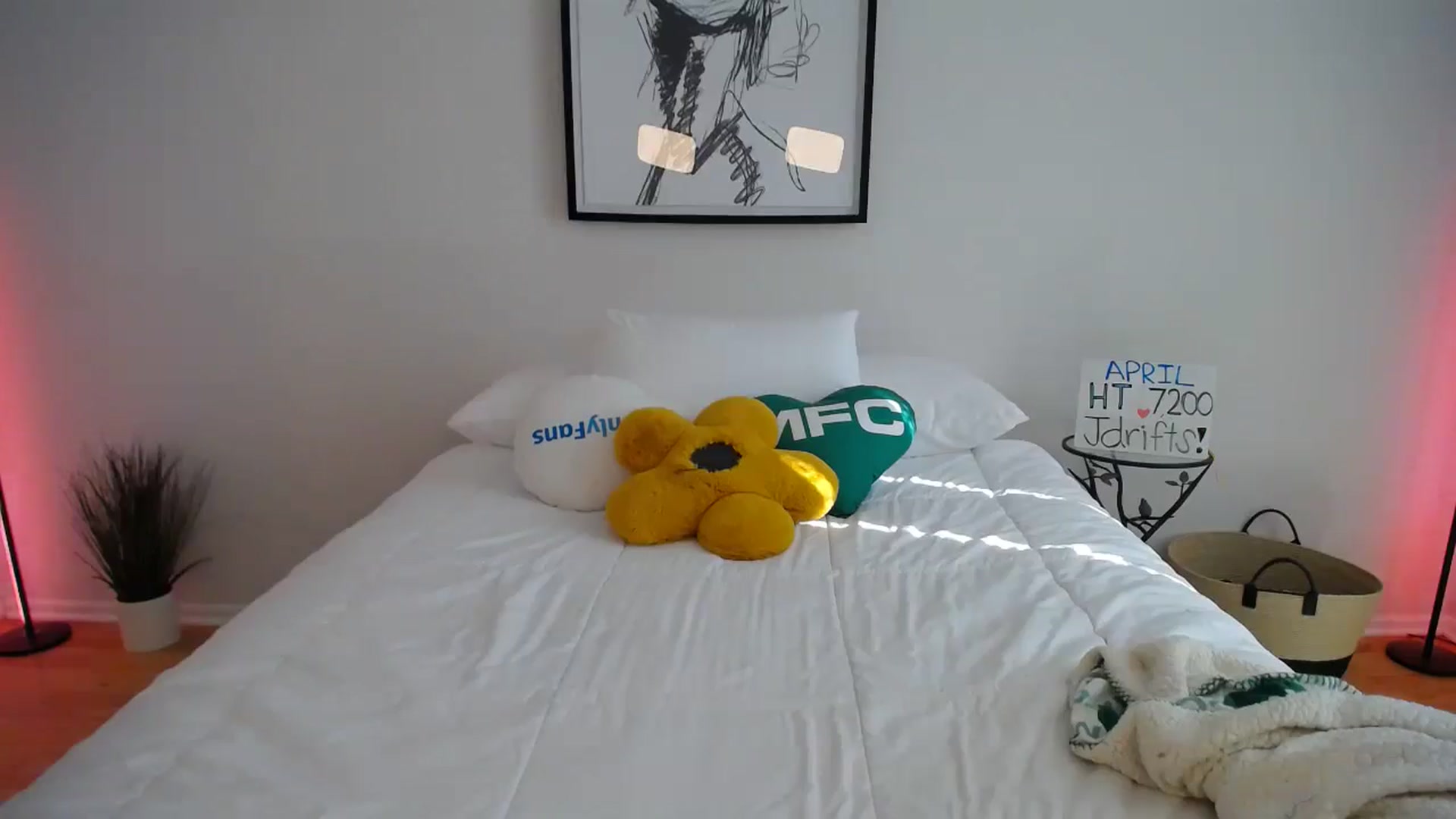 Gallery image thumbnail from AlyssaShy's myfreecams stream on, 04/17/2025, 21:56 image 6 of 20