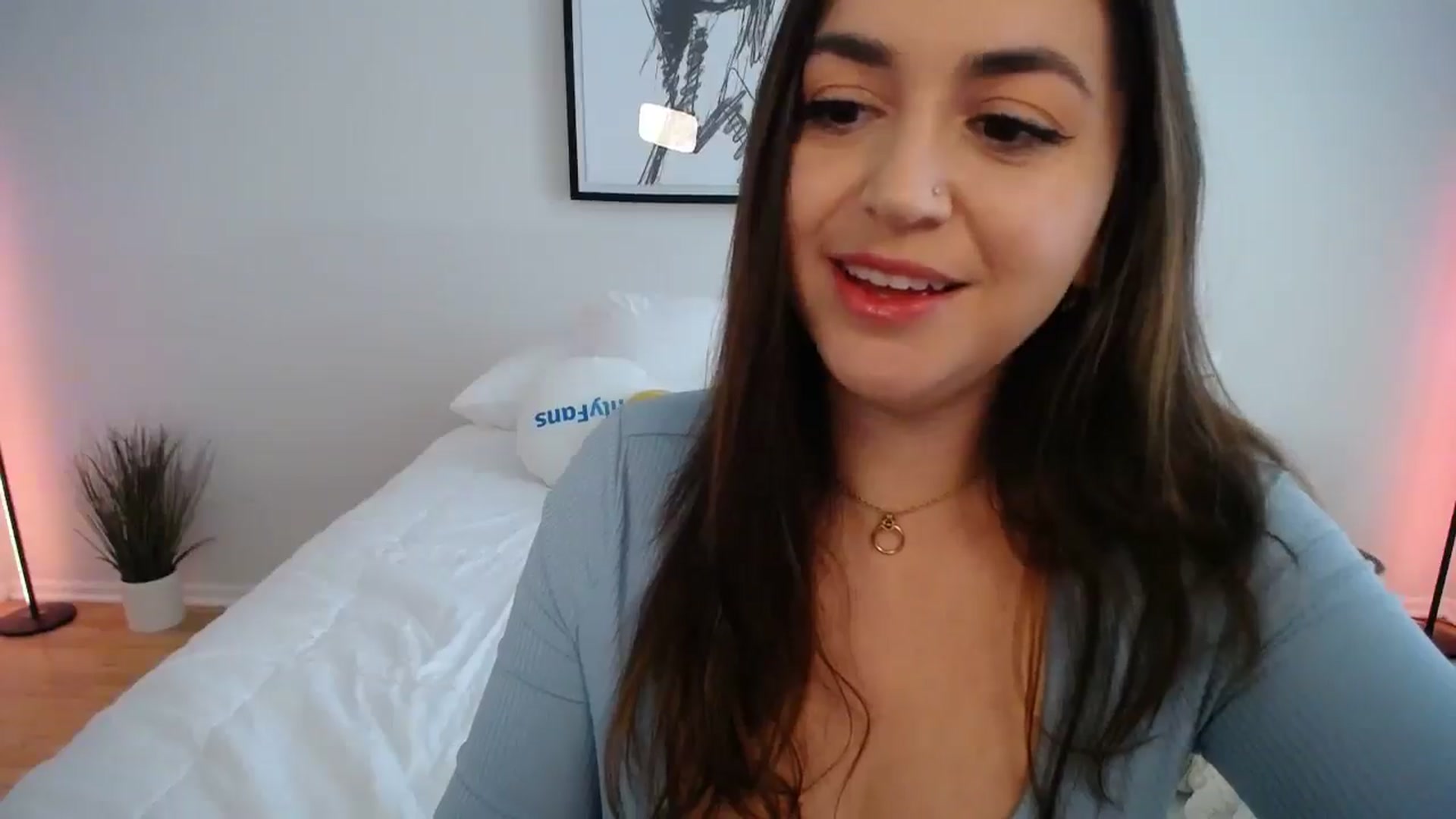 Gallery image thumbnail from AlyssaShy's myfreecams stream on, 04/17/2025, 21:56 image 16 of 20