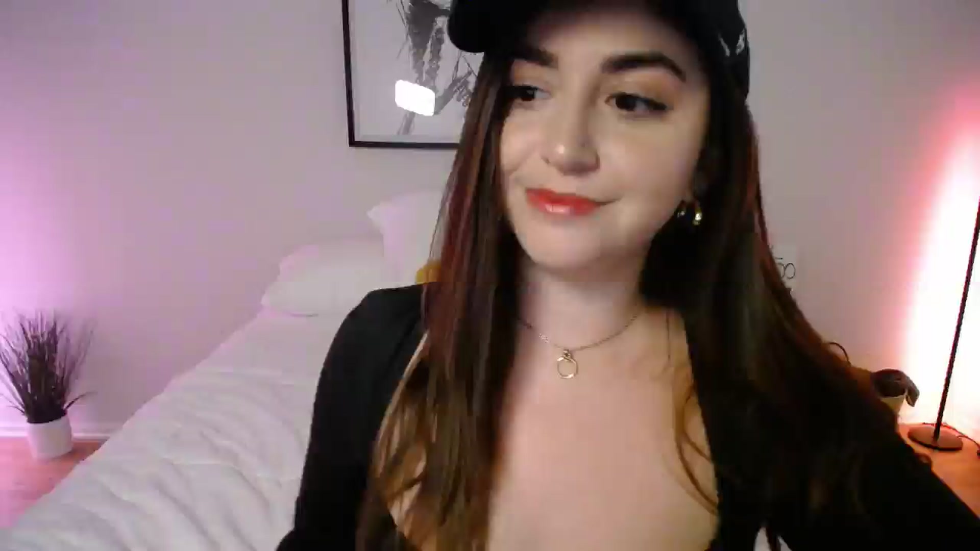 Gallery image thumbnail from AlyssaShy's myfreecams stream on, 04/29/2025, 23:51 image 19 of 20