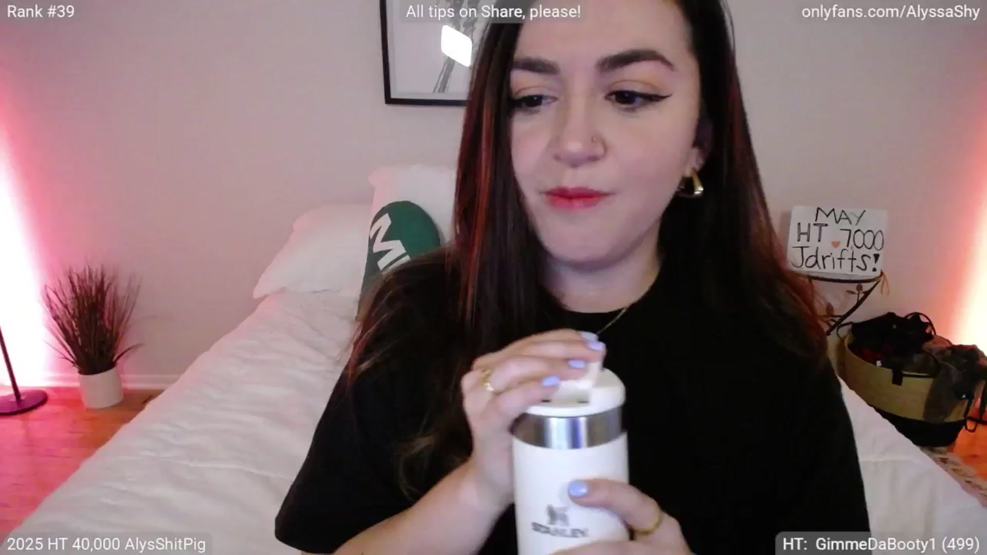 Gallery image thumbnail from AlyssaShy's myfreecams stream on, 05/13/2025, 01:40 image 10 of 20