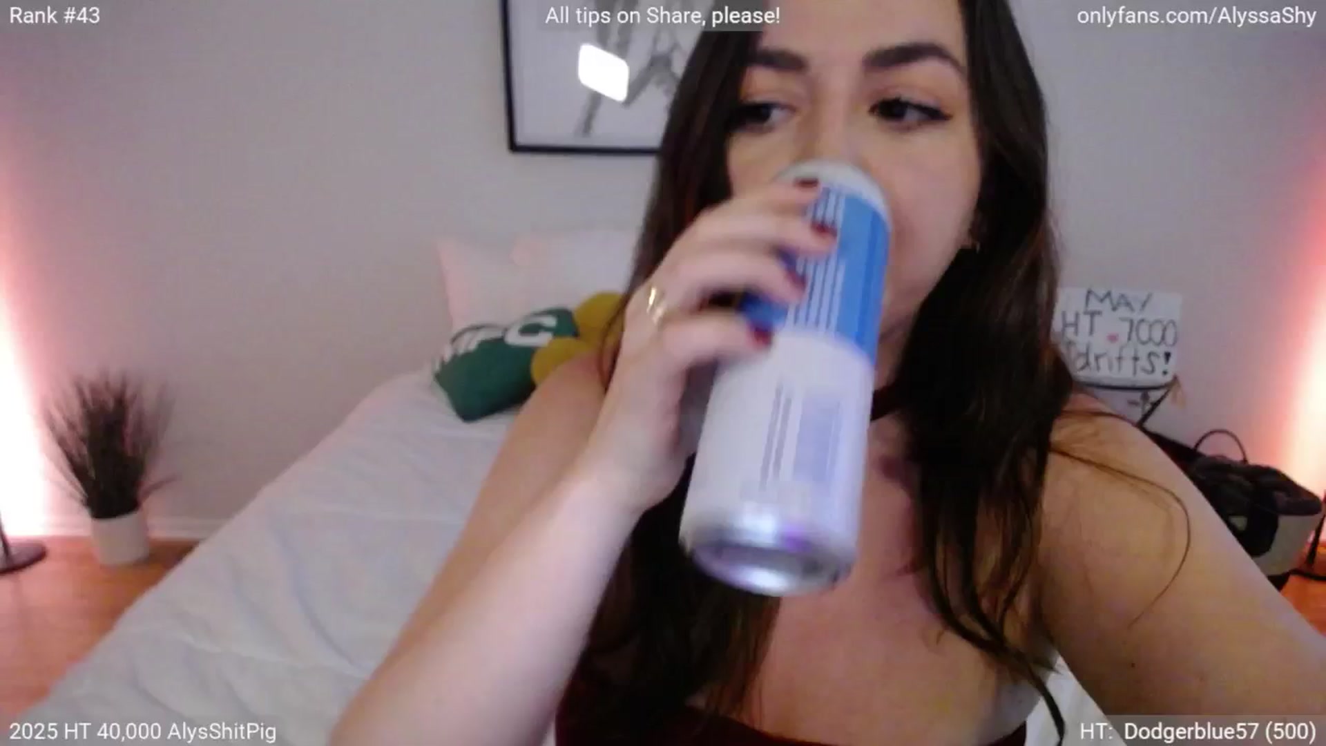 Gallery image thumbnail from AlyssaShy's myfreecams stream on, 05/18/2025, 24:06 image 17 of 20