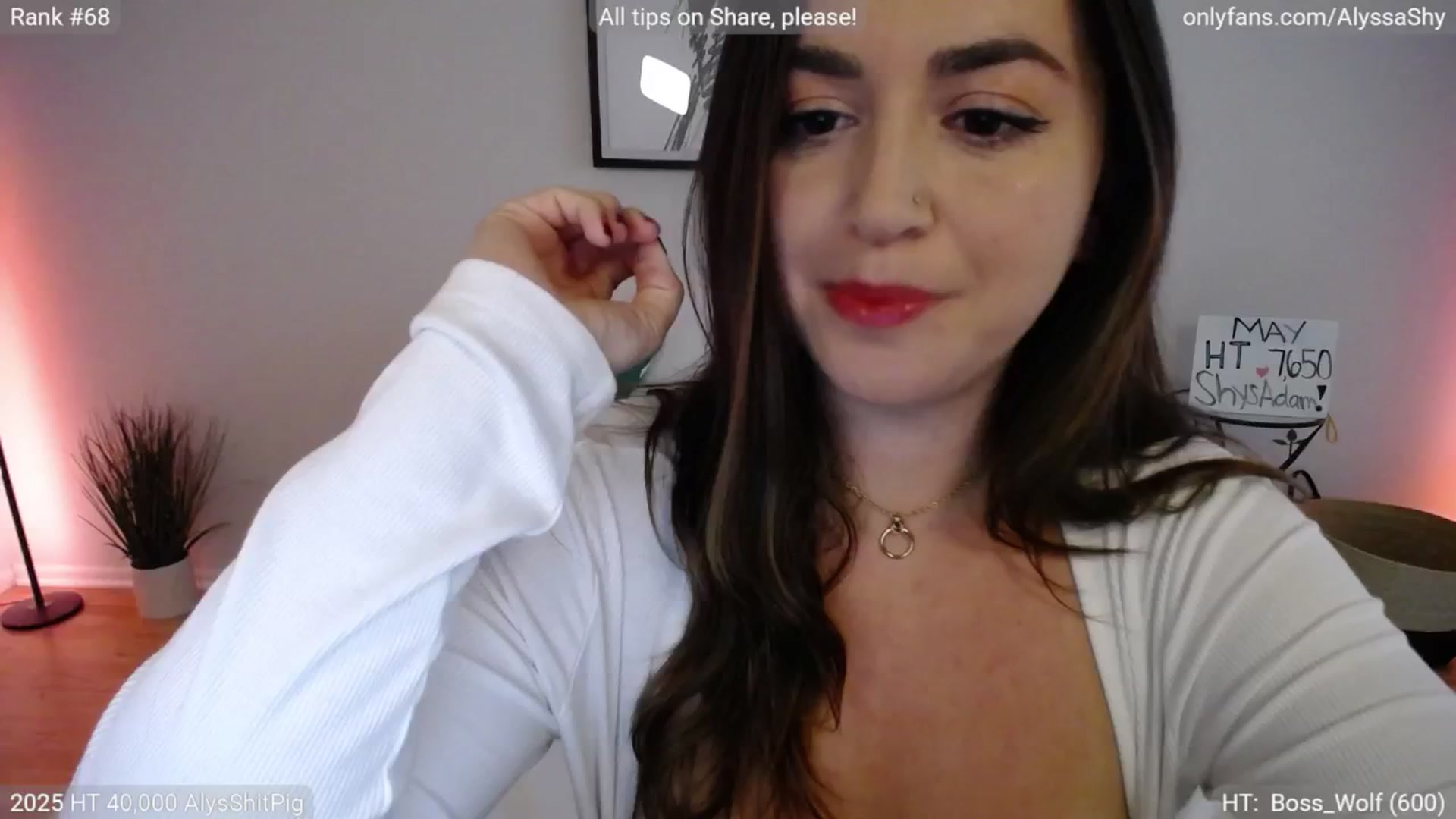Gallery image thumbnail from AlyssaShy's myfreecams stream on, 05/28/2025, 23:02 image 17 of 20