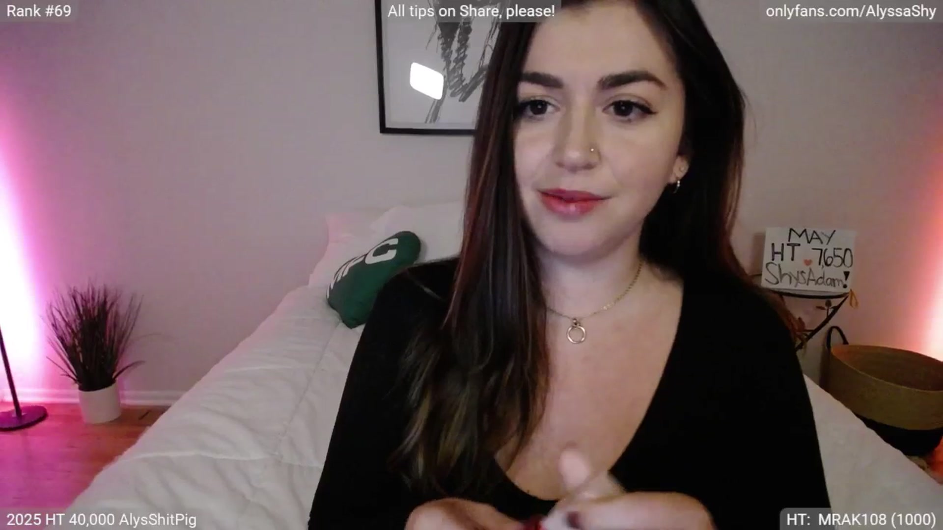 Gallery image thumbnail from AlyssaShy's myfreecams stream on, 05/30/2025, 24:37 image 17 of 20