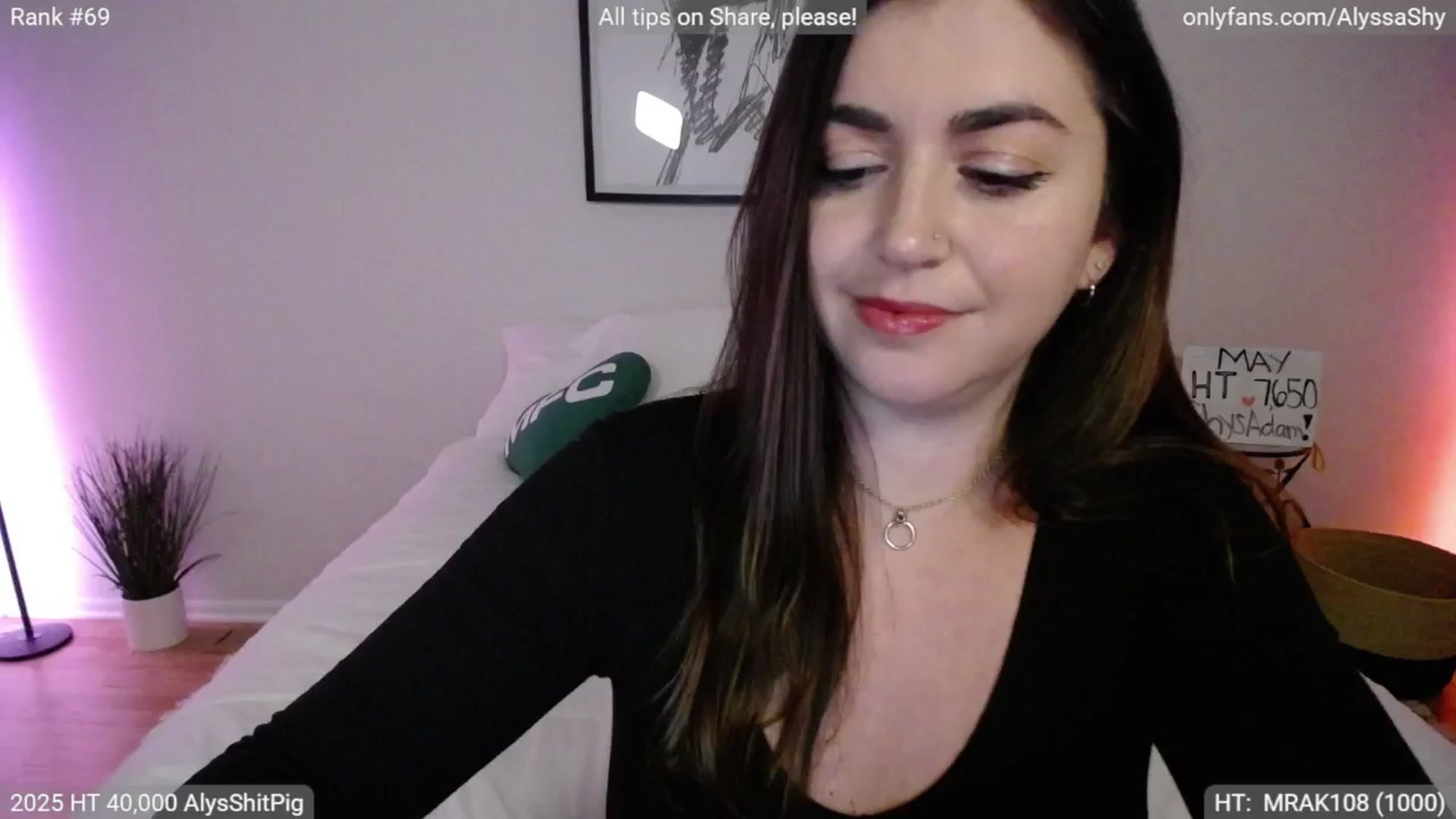 Gallery image thumbnail from AlyssaShy's myfreecams stream on, 05/30/2025, 24:37 image 15 of 20