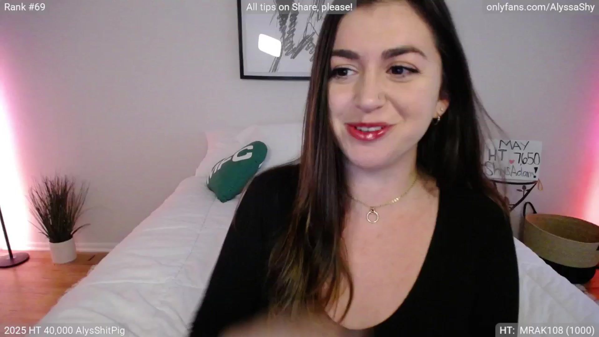 Gallery image thumbnail from AlyssaShy's myfreecams stream on, 05/30/2025, 24:37 image 6 of 20