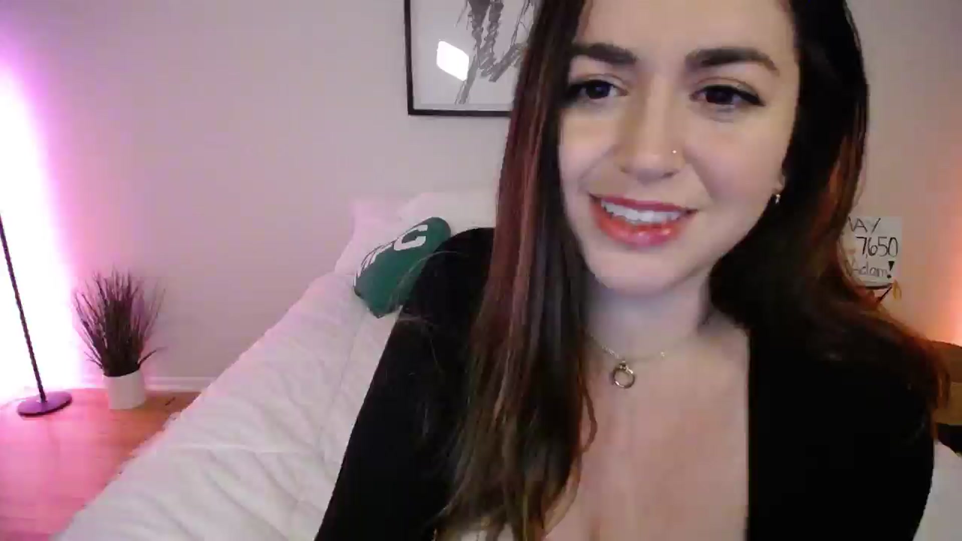 Gallery image thumbnail from AlyssaShy's myfreecams stream on, 05/30/2025, 01:36 image 16 of 20