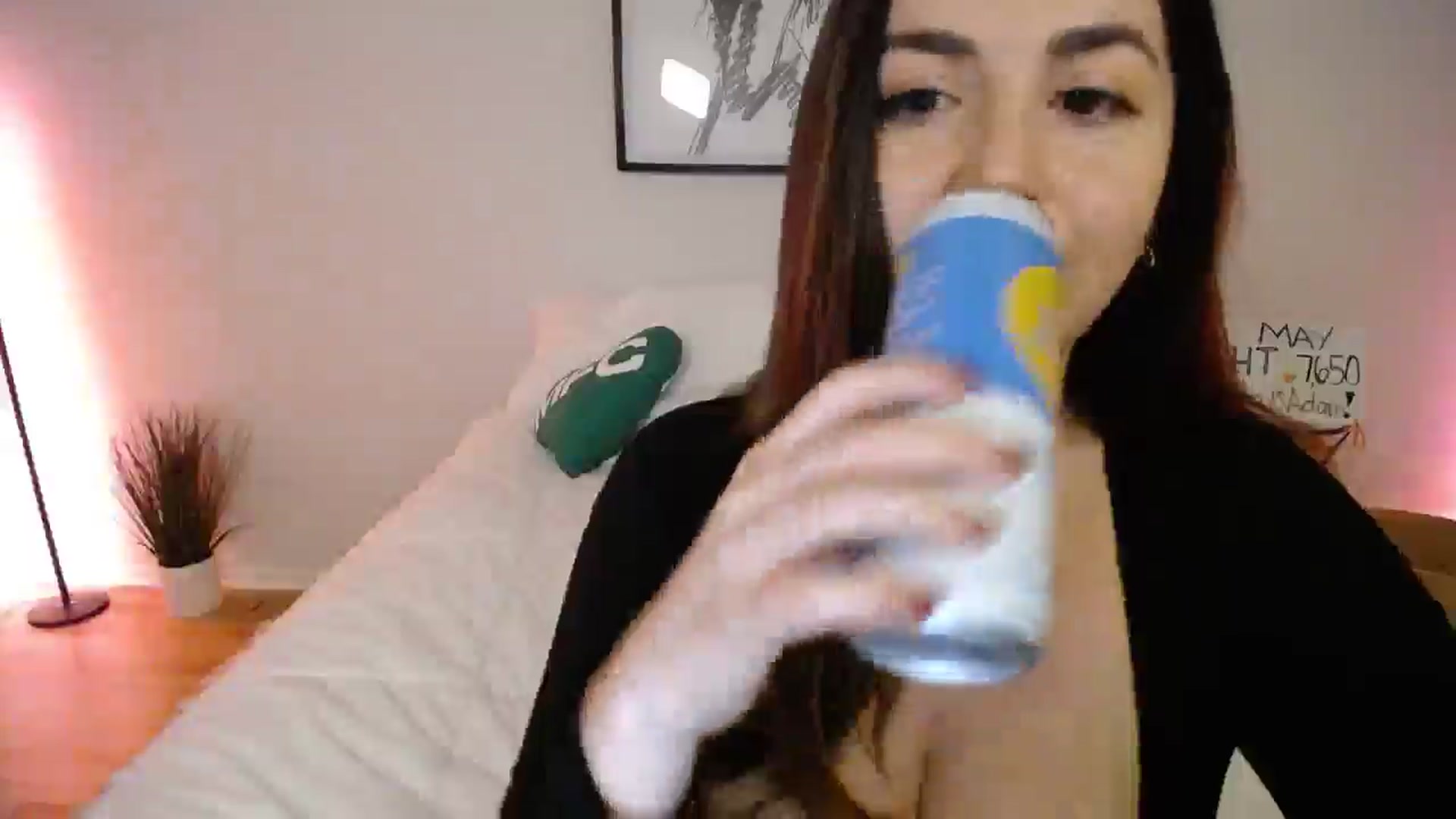 Gallery image thumbnail from AlyssaShy's myfreecams stream on, 05/30/2025, 01:36 image 15 of 20