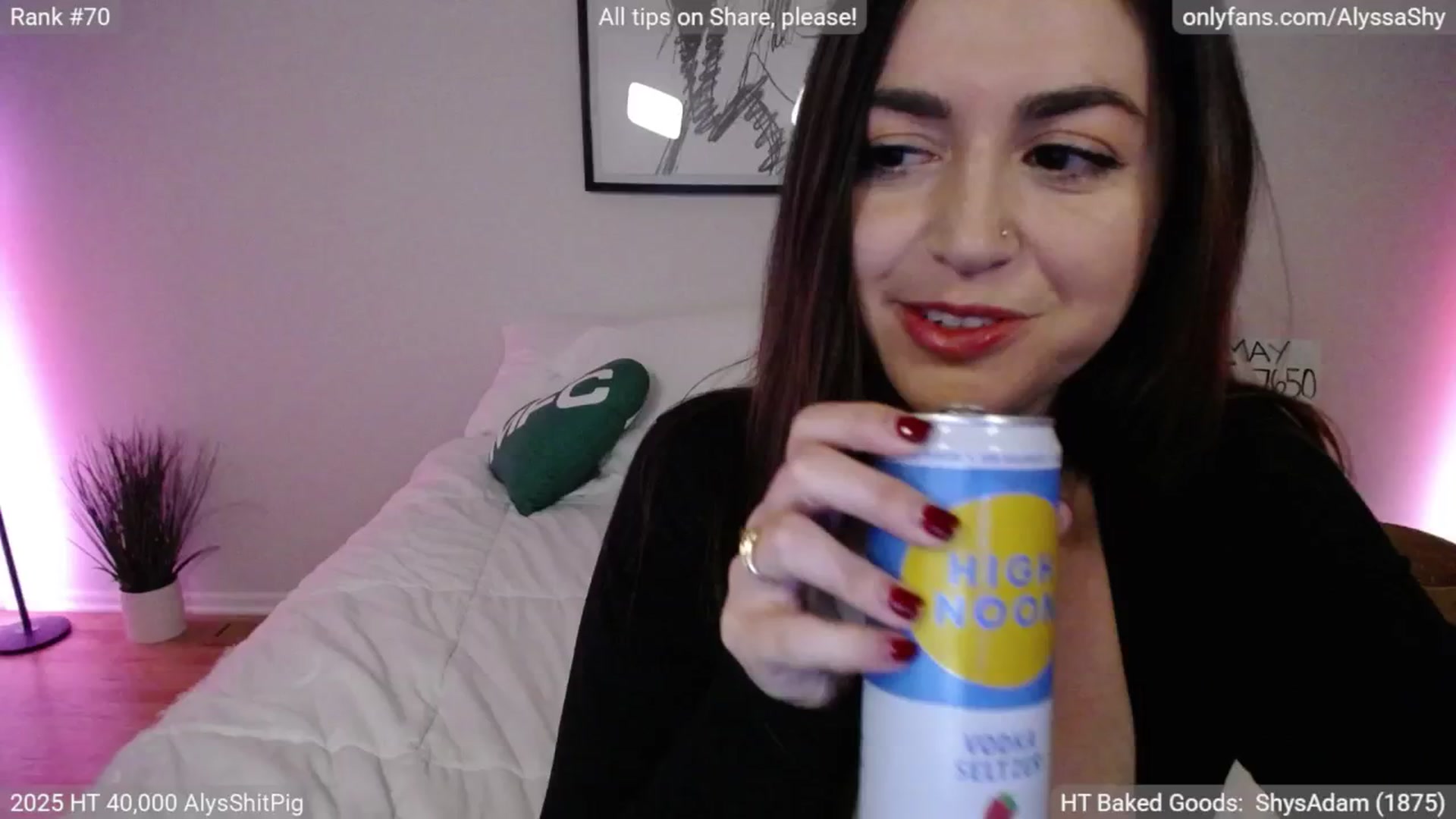 Gallery image thumbnail from AlyssaShy's myfreecams stream on, 05/31/2025, 01:58 image 18 of 20