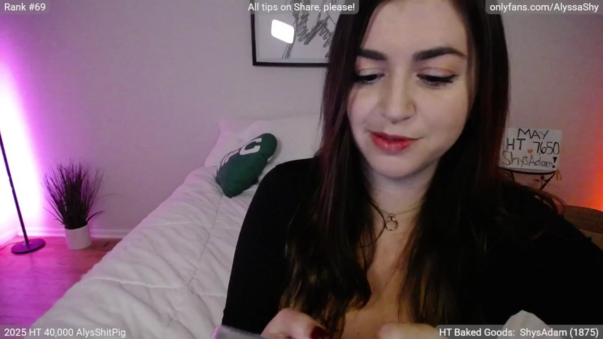 Gallery image thumbnail from AlyssaShy's myfreecams stream on, 05/31/2025, 01:58 image 13 of 20