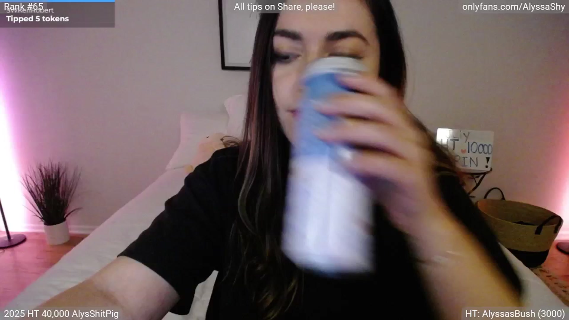 Gallery image thumbnail from AlyssaShy's myfreecams stream on, 08/03/2025, 03:59 image 6 of 20