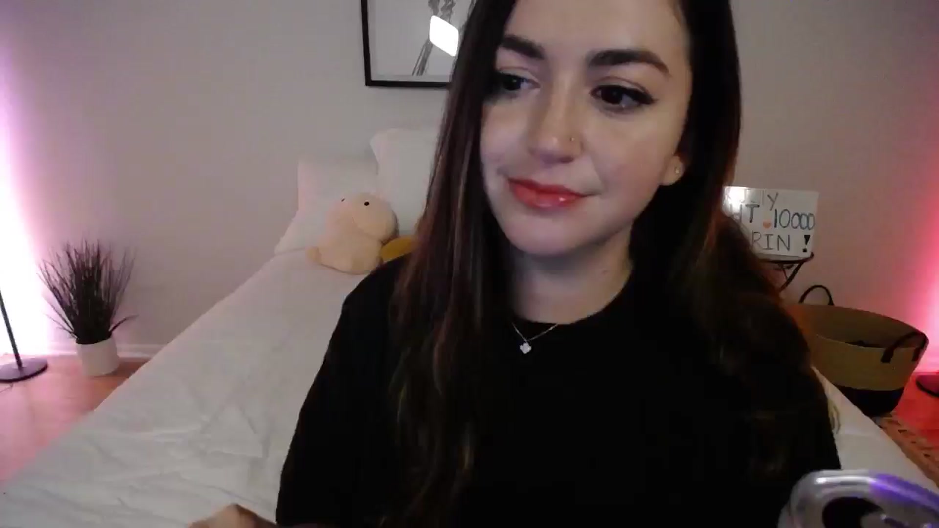 Gallery image thumbnail from AlyssaShy's myfreecams stream on, 08/03/2025, 04:53 image 15 of 20