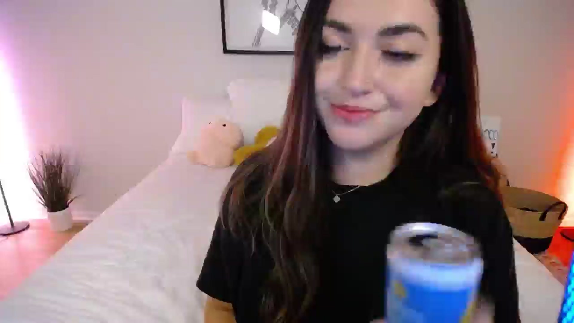 Gallery image thumbnail from AlyssaShy's myfreecams stream on, 08/03/2025, 04:53 image 4 of 20