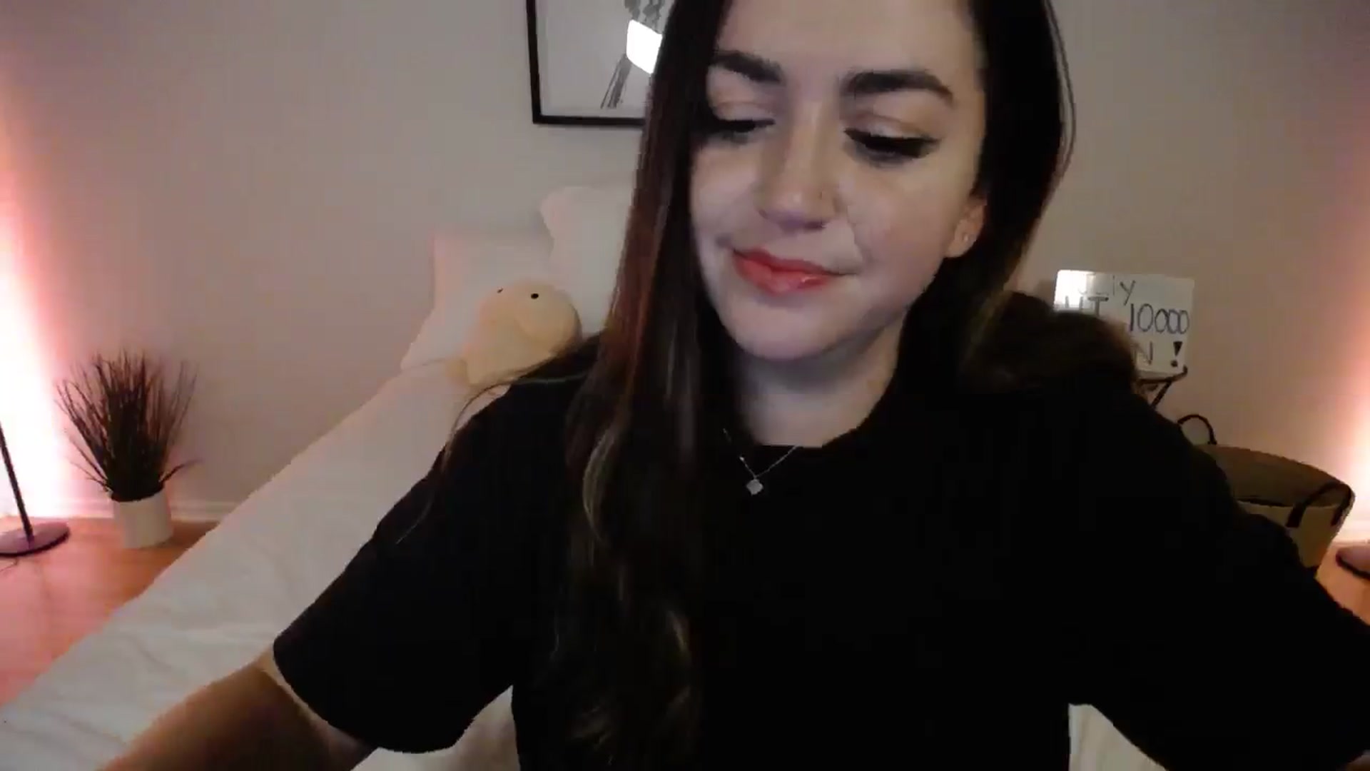 Gallery image thumbnail from AlyssaShy's myfreecams stream on, 08/03/2025, 04:53 image 18 of 20