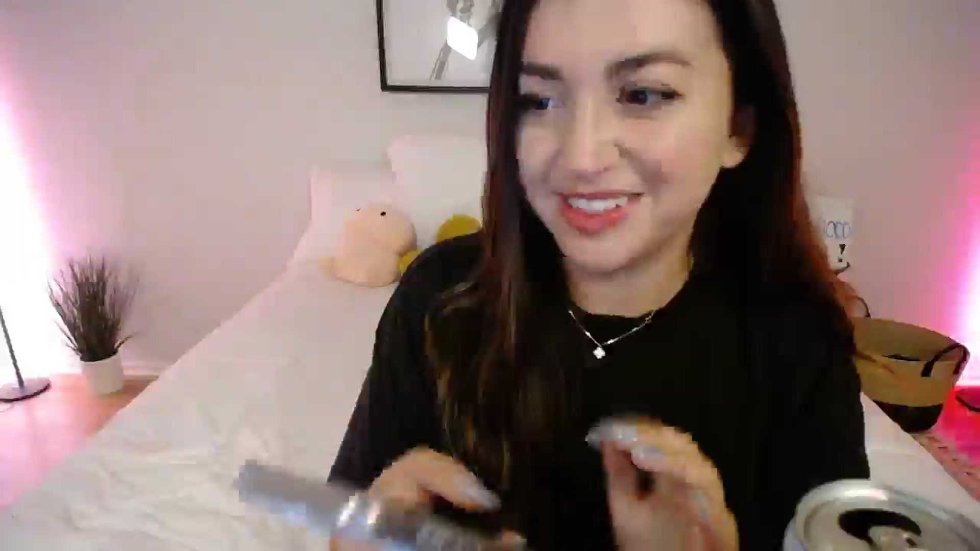 Gallery image thumbnail from AlyssaShy's myfreecams stream on, 08/03/2025, 04:53 image 6 of 20