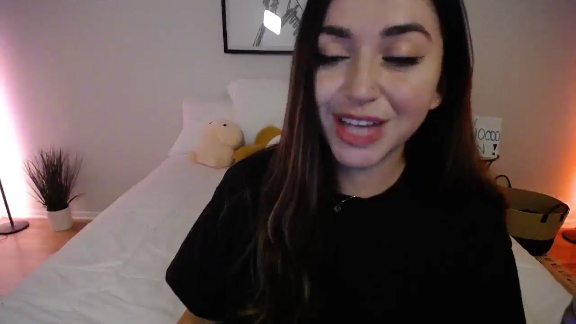 Gallery image thumbnail from AlyssaShy's myfreecams stream on, 08/03/2025, 04:53 image 19 of 20