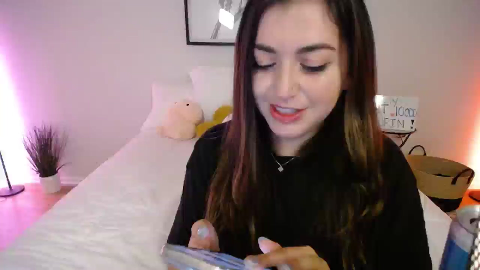Gallery image thumbnail from AlyssaShy's myfreecams stream on, 08/03/2025, 04:53 image 1 of 20