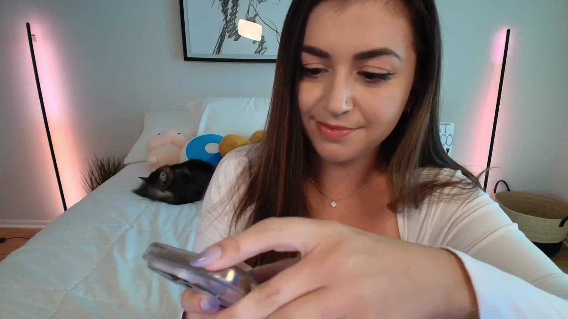 Gallery image thumbnail from AlyssaShy's myfreecams stream on, 08/17/2025, 21:54 image 17 of 20