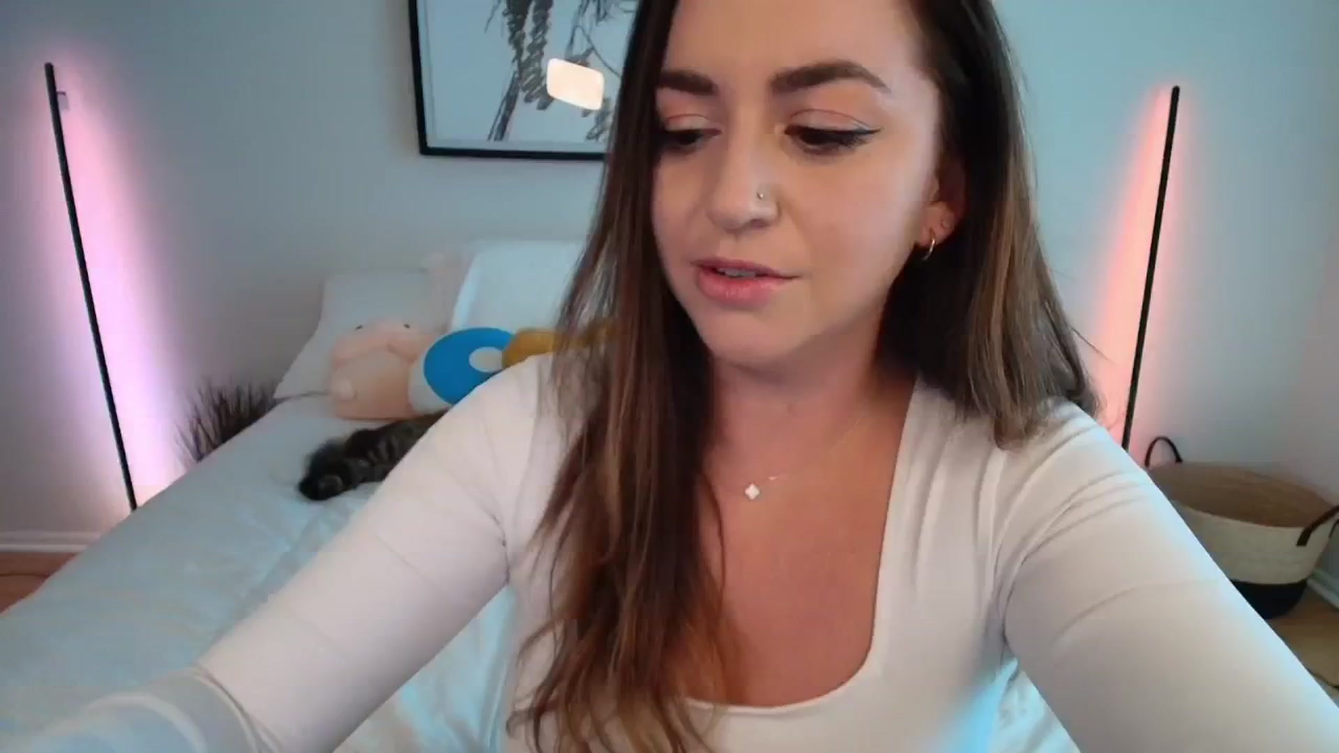 Gallery image thumbnail from AlyssaShy's myfreecams stream on, 08/17/2025, 21:54 image 4 of 20
