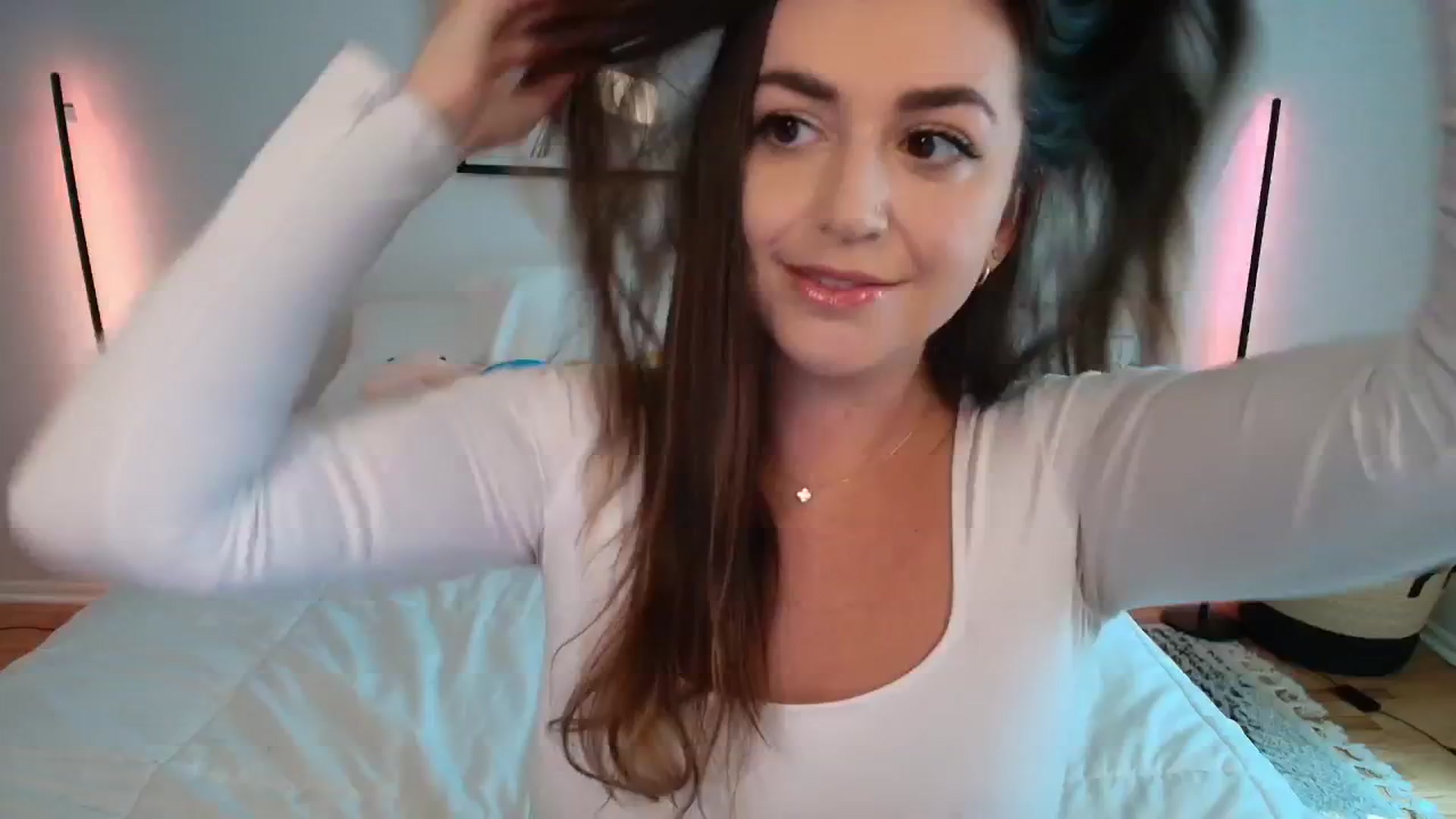 Gallery image thumbnail from AlyssaShy's myfreecams stream on, 08/17/2025, 21:54 image 6 of 20