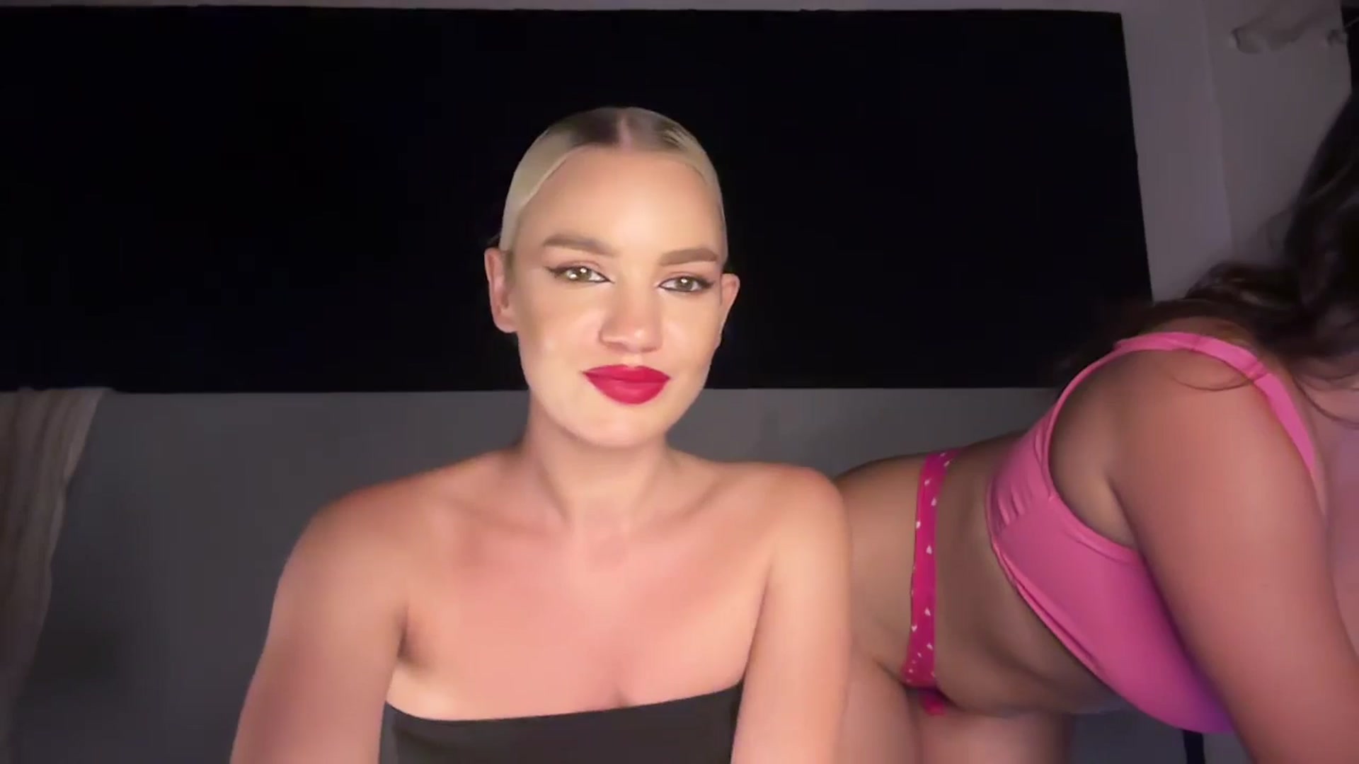 Gallery image thumbnail from AlyssaWhiteX's myfreecams stream on, 06/19/2024, 22:56 image 7 of 20