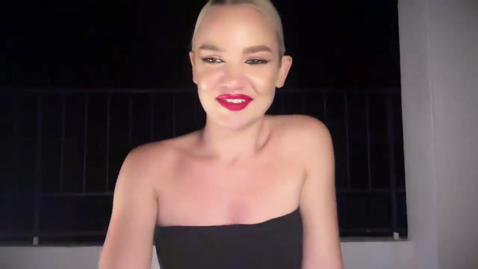Gallery image thumbnail from AlyssaWhiteX's myfreecams stream on, 06/19/2024, 22:56 image 4 of 20