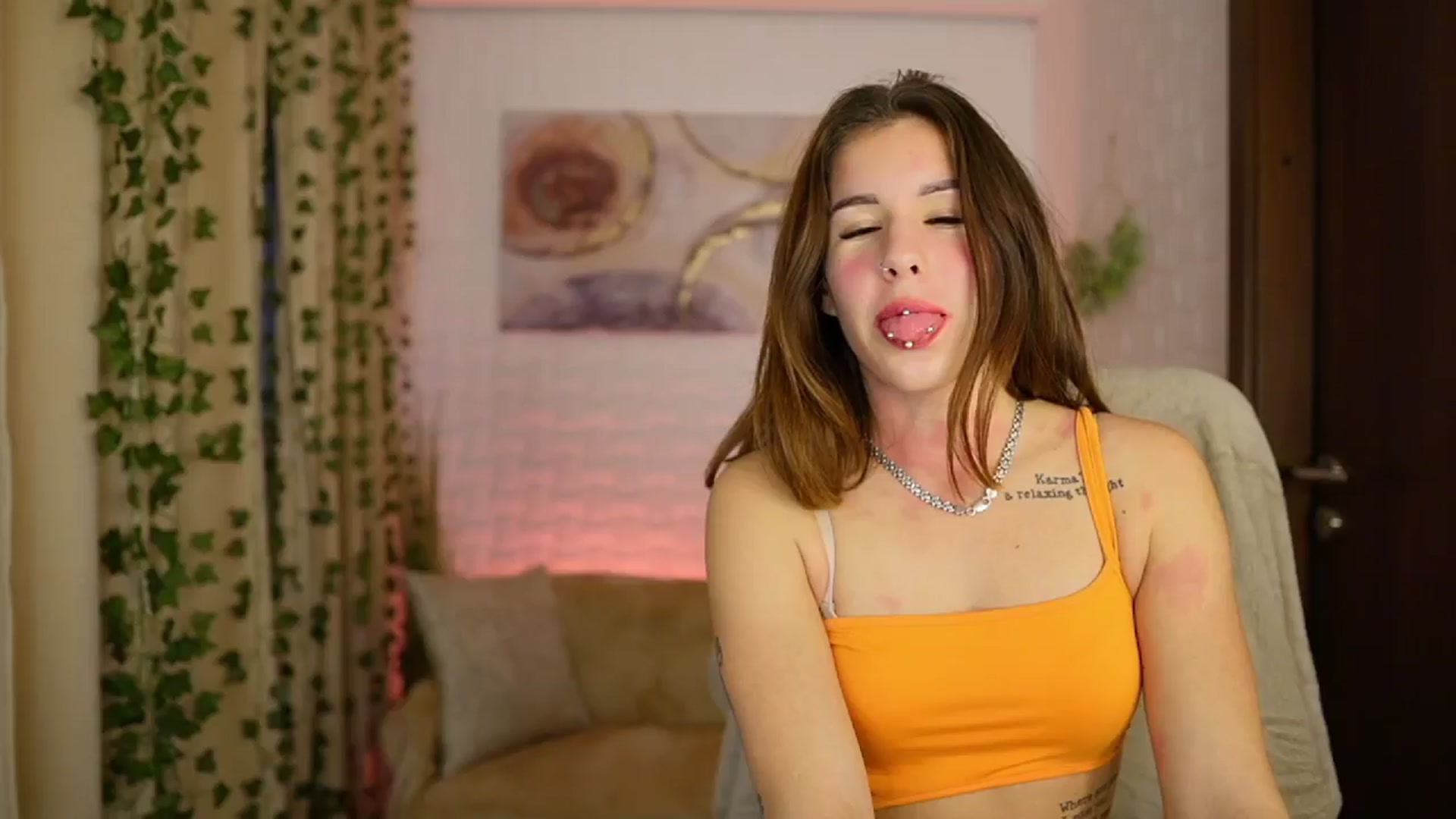Gallery image thumbnail from Alyssa_Hall's myfreecams stream on, 10/31/2024, 16:21 image 10 of 20