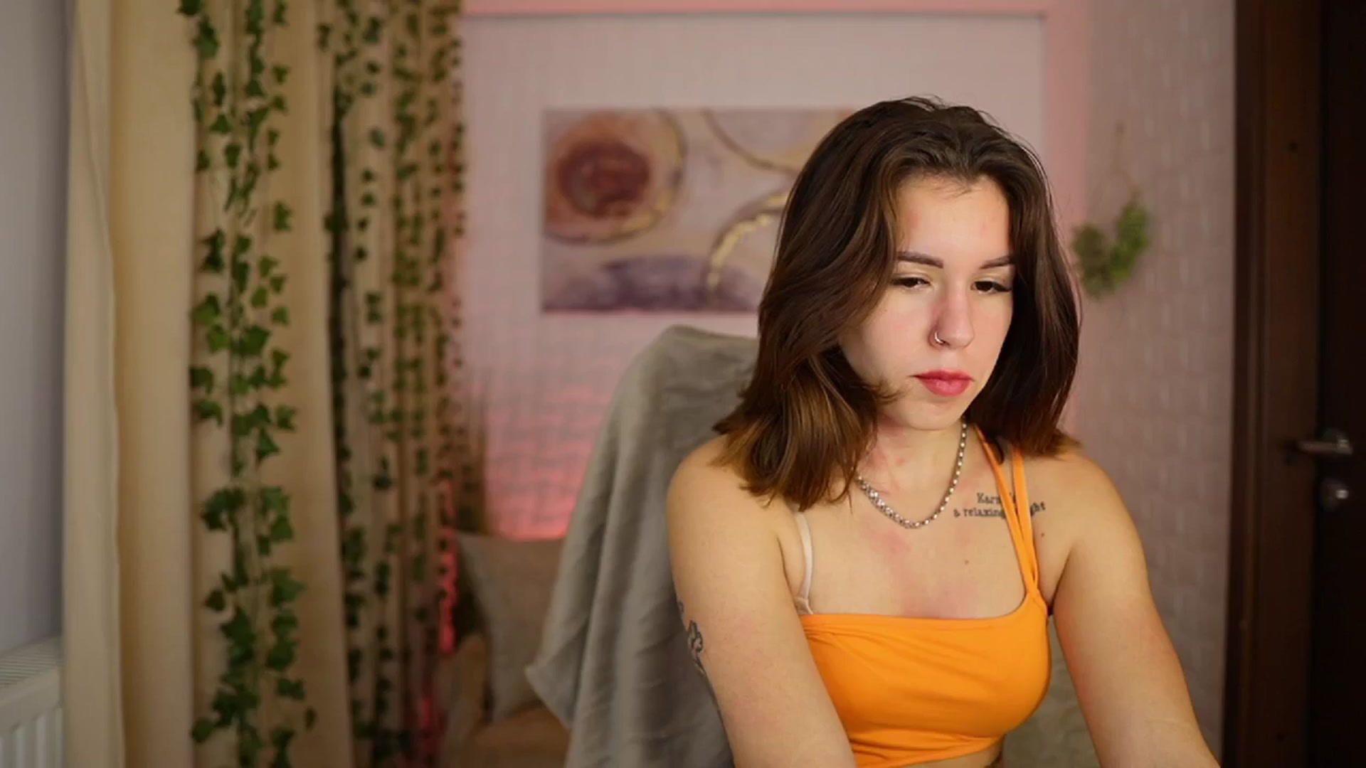 Gallery image thumbnail from Alyssa_Hall's myfreecams stream on, 10/31/2024, 18:24 image 12 of 20