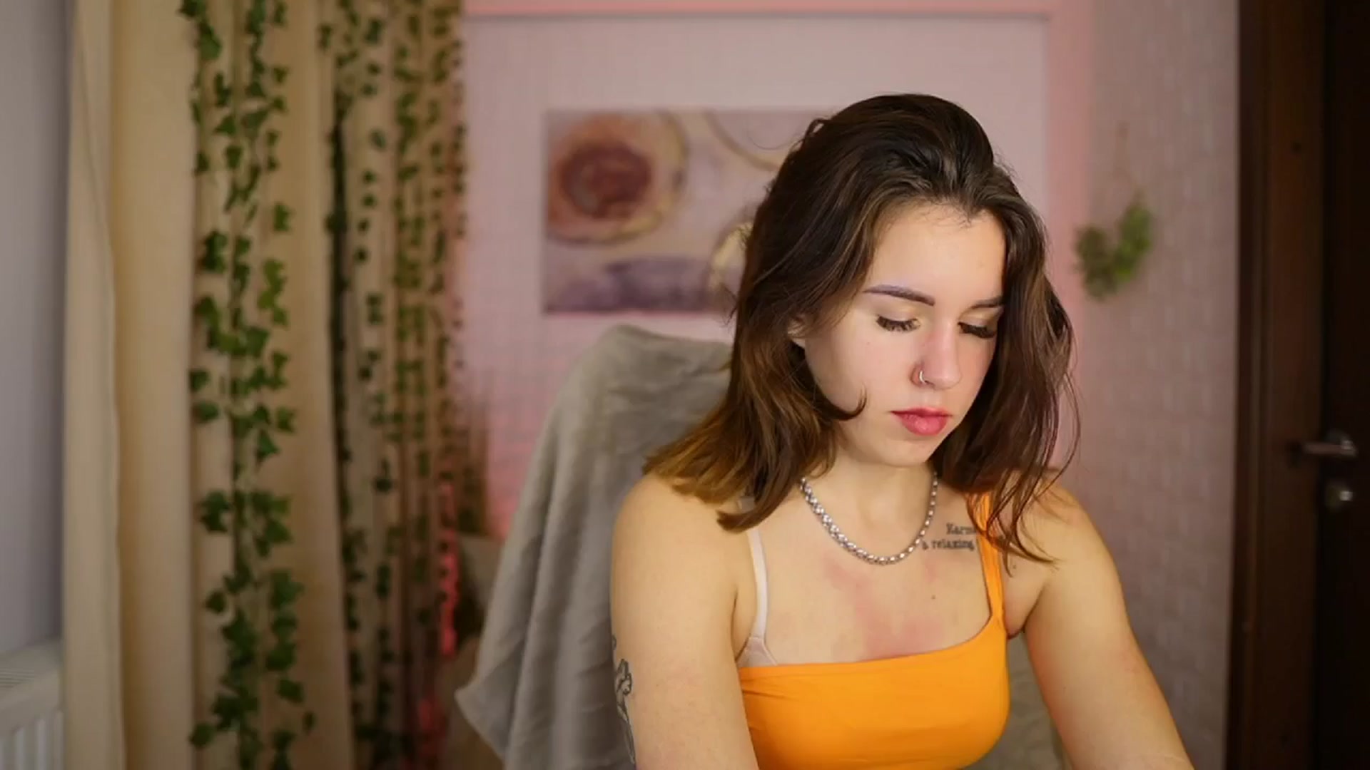 Gallery image thumbnail from Alyssa_Hall's myfreecams stream on, 10/31/2024, 18:24 image 8 of 20
