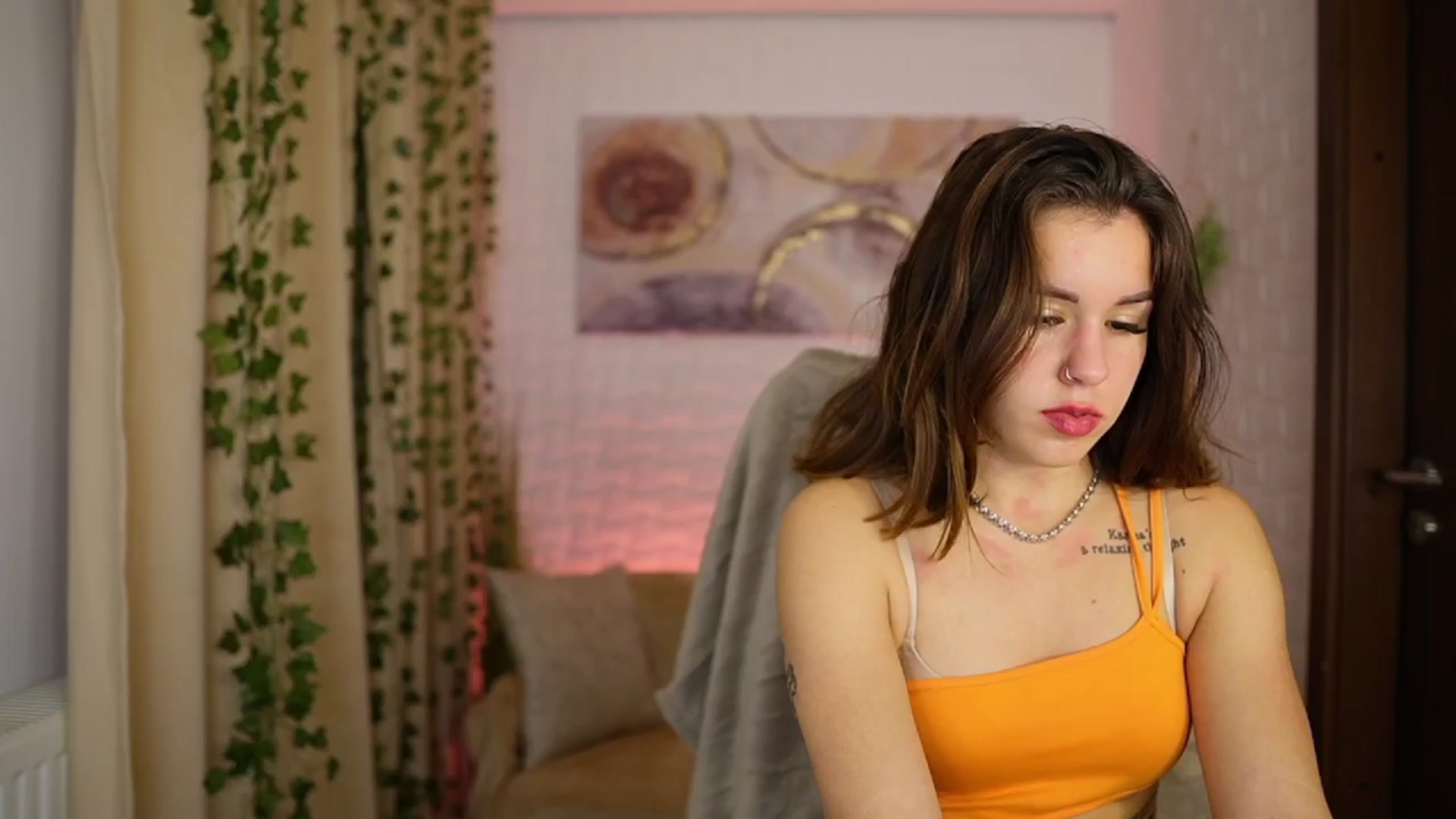 Gallery image thumbnail from Alyssa_Hall's myfreecams stream on, 10/31/2024, 18:41 image 12 of 20